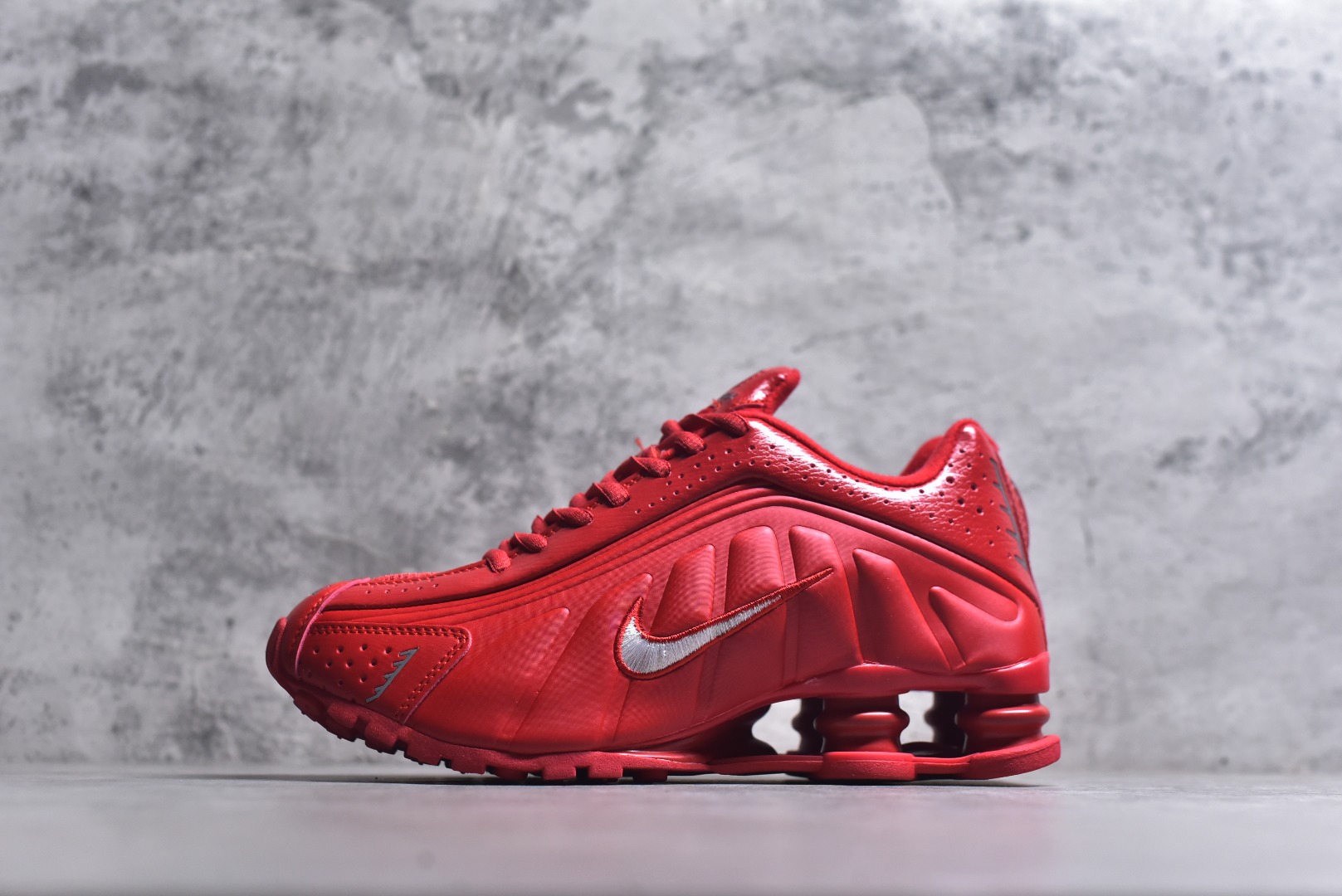 #NIKE SHOX R4系列 耐克 低帮运动休闲气垫运动鞋 货号：IQ0608-687 尺码：36 36.5 37.5 38 38.5 39 40 40.5 41 42 42.5 43 44 45-选品中心