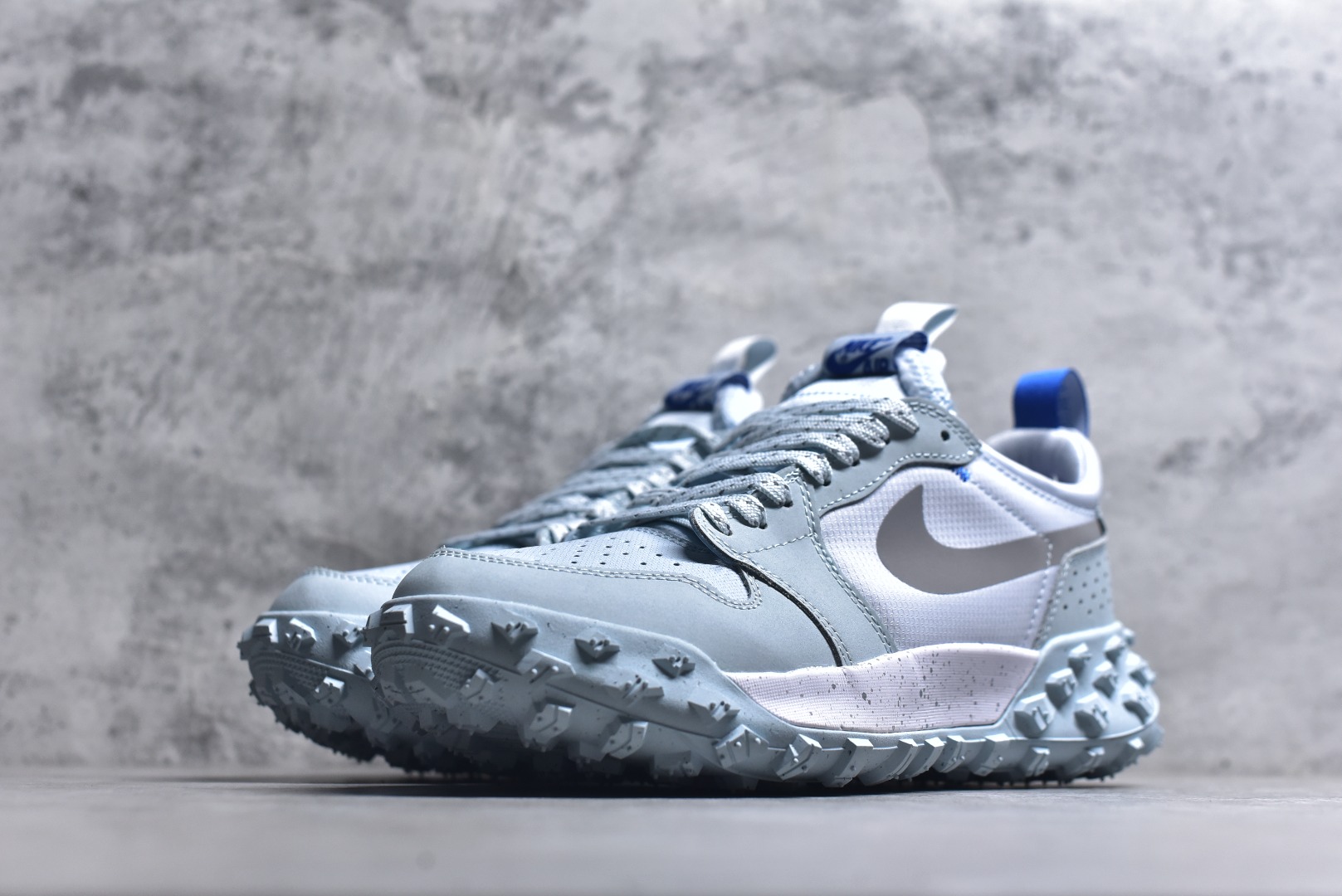 图片[2]-#Jordan Air Jordan 1 Element Gore-Tex 经典耐用 低帮跑步鞋 Air Jordan 1 Low Element Gore-Tex “Medium Olive” 将 MJ1 从复古经典款蜕变为适合户外越野的运动鞋。这款鞋采用Gore-Tex材质，适合全年穿着。运动鞋爱好者会发现其借鉴了磨砂皮覆面、防刮布拼接和透气孔设计，这是对乔丹品牌（Jordan Brand）越野风格历史的致敬。 货号：FV4227-400 尺码：39 40 40.5 41 42 42.5 43 44 45-选品中心