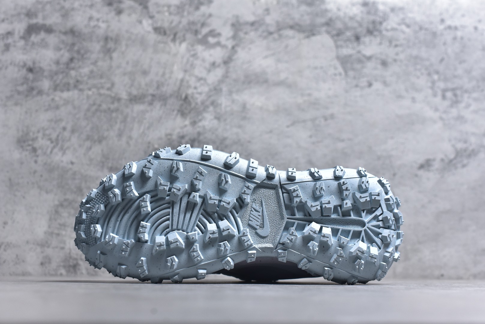 图片[6]-#Jordan Air Jordan 1 Element Gore-Tex 经典耐用 低帮跑步鞋 Air Jordan 1 Low Element Gore-Tex “Medium Olive” 将 MJ1 从复古经典款蜕变为适合户外越野的运动鞋。这款鞋采用Gore-Tex材质，适合全年穿着。运动鞋爱好者会发现其借鉴了磨砂皮覆面、防刮布拼接和透气孔设计，这是对乔丹品牌（Jordan Brand）越野风格历史的致敬。 货号：FV4227-400 尺码：39 40 40.5 41 42 42.5 43 44 45-选品中心