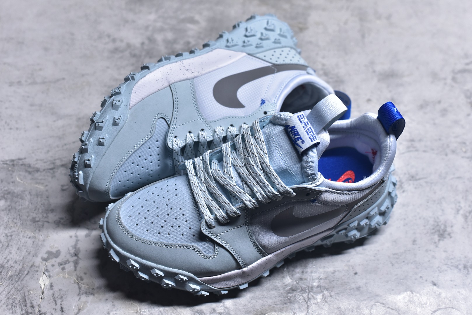 图片[7]-#Jordan Air Jordan 1 Element Gore-Tex 经典耐用 低帮跑步鞋 Air Jordan 1 Low Element Gore-Tex “Medium Olive” 将 MJ1 从复古经典款蜕变为适合户外越野的运动鞋。这款鞋采用Gore-Tex材质，适合全年穿着。运动鞋爱好者会发现其借鉴了磨砂皮覆面、防刮布拼接和透气孔设计，这是对乔丹品牌（Jordan Brand）越野风格历史的致敬。 货号：FV4227-400 尺码：39 40 40.5 41 42 42.5 43 44 45-选品中心