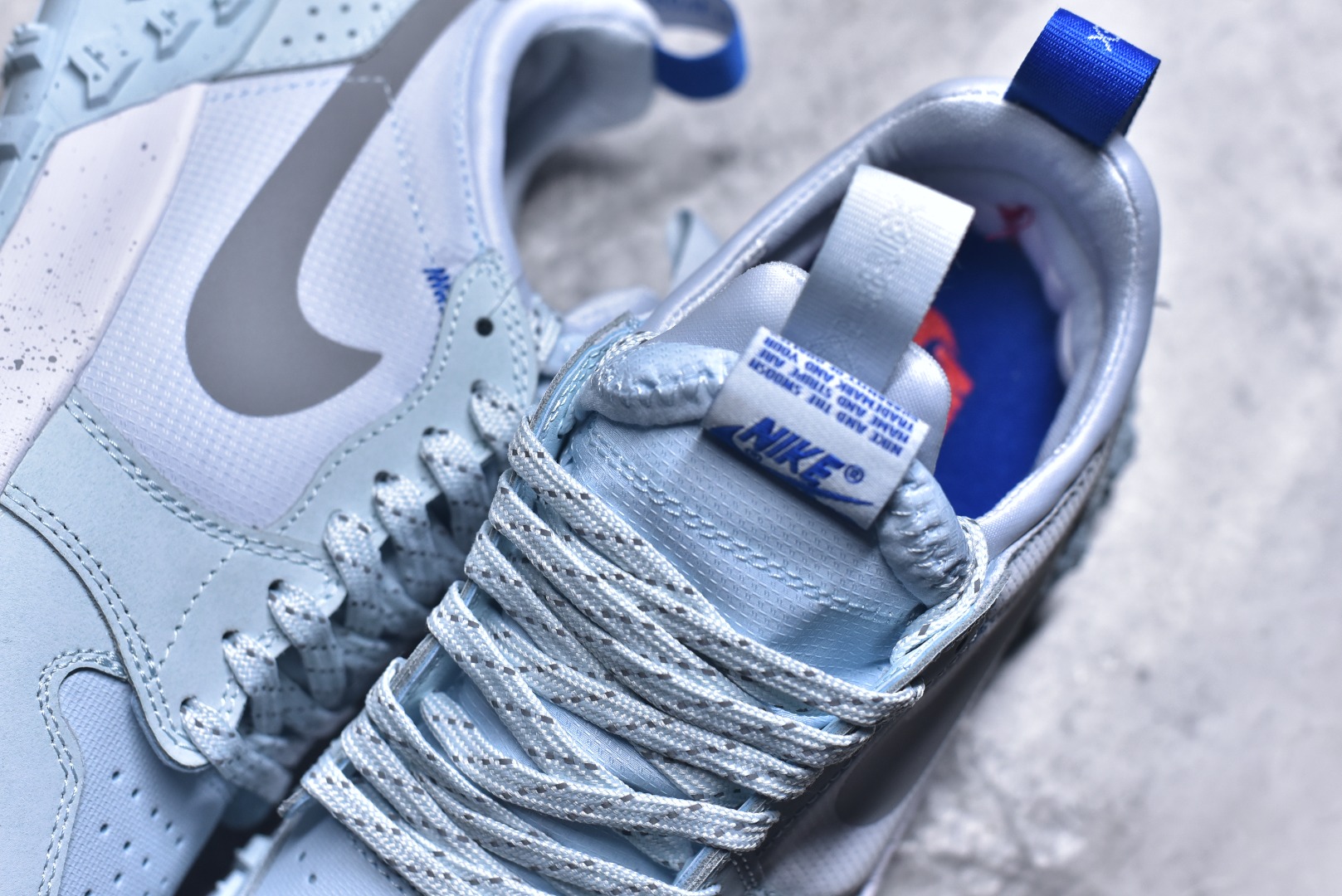 图片[9]-#Jordan Air Jordan 1 Element Gore-Tex 经典耐用 低帮跑步鞋 Air Jordan 1 Low Element Gore-Tex “Medium Olive” 将 MJ1 从复古经典款蜕变为适合户外越野的运动鞋。这款鞋采用Gore-Tex材质，适合全年穿着。运动鞋爱好者会发现其借鉴了磨砂皮覆面、防刮布拼接和透气孔设计，这是对乔丹品牌（Jordan Brand）越野风格历史的致敬。 货号：FV4227-400 尺码：39 40 40.5 41 42 42.5 43 44 45-选品中心