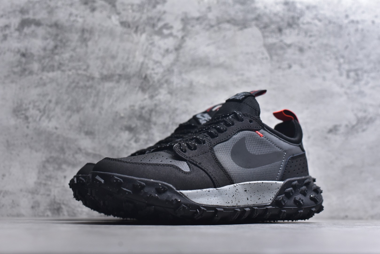 图片[2]-#Jordan Air Jordan 1 Element Gore-Tex 经典耐用 低帮跑步鞋 Air Jordan 1 Low Element Gore-Tex “Medium Olive” 将 MJ1 从复古经典款蜕变为适合户外越野的运动鞋。这款鞋采用Gore-Tex材质，适合全年穿着。运动鞋爱好者会发现其借鉴了磨砂皮覆面、防刮布拼接和透气孔设计，这是对乔丹品牌（Jordan Brand）越野风格历史的致敬。 货号：FV4227-002 尺码：39 40 40.5 41 42 42.5 43 44 45-选品中心