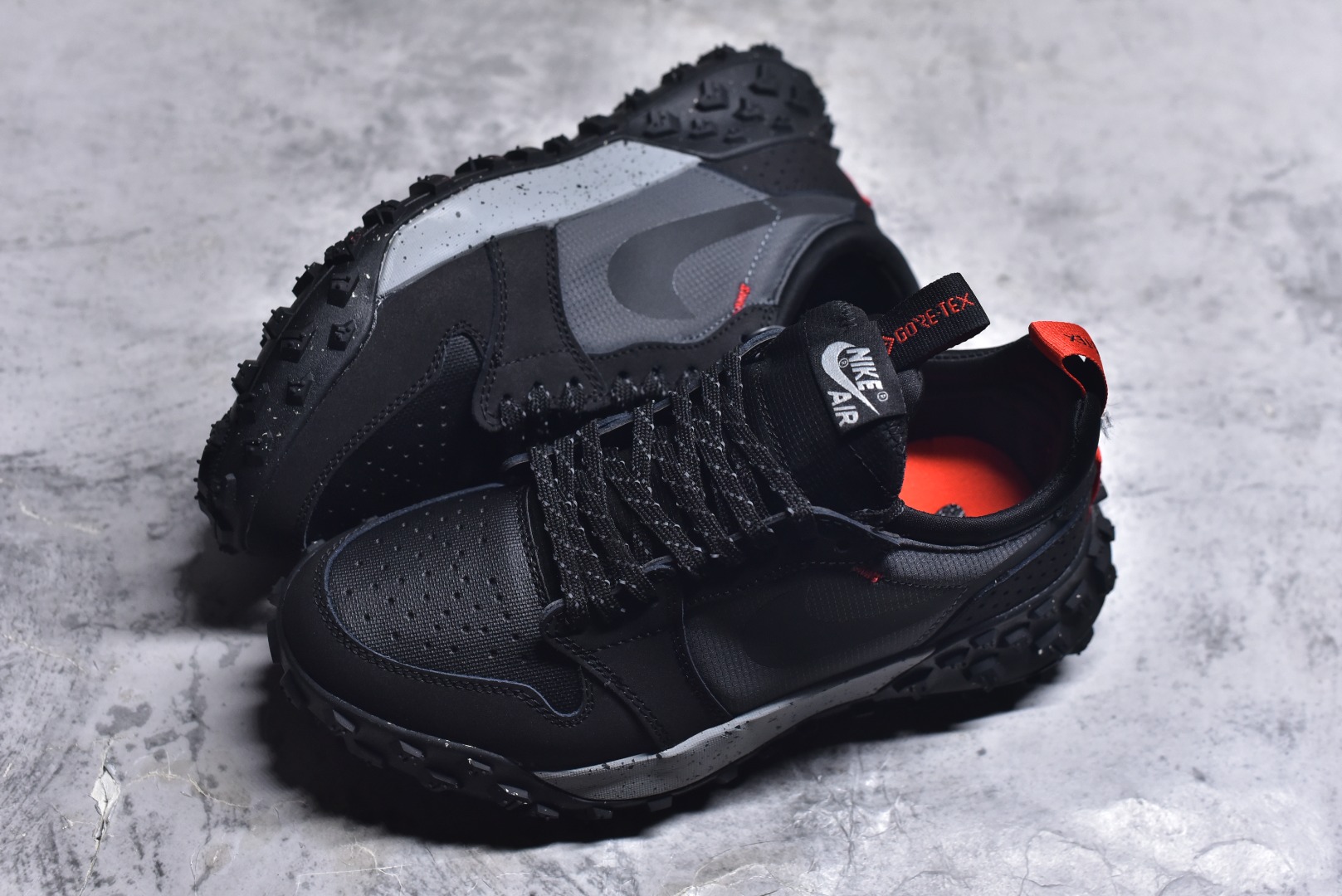 图片[7]-#Jordan Air Jordan 1 Element Gore-Tex 经典耐用 低帮跑步鞋 Air Jordan 1 Low Element Gore-Tex “Medium Olive” 将 MJ1 从复古经典款蜕变为适合户外越野的运动鞋。这款鞋采用Gore-Tex材质，适合全年穿着。运动鞋爱好者会发现其借鉴了磨砂皮覆面、防刮布拼接和透气孔设计，这是对乔丹品牌（Jordan Brand）越野风格历史的致敬。 货号：FV4227-002 尺码：39 40 40.5 41 42 42.5 43 44 45-选品中心