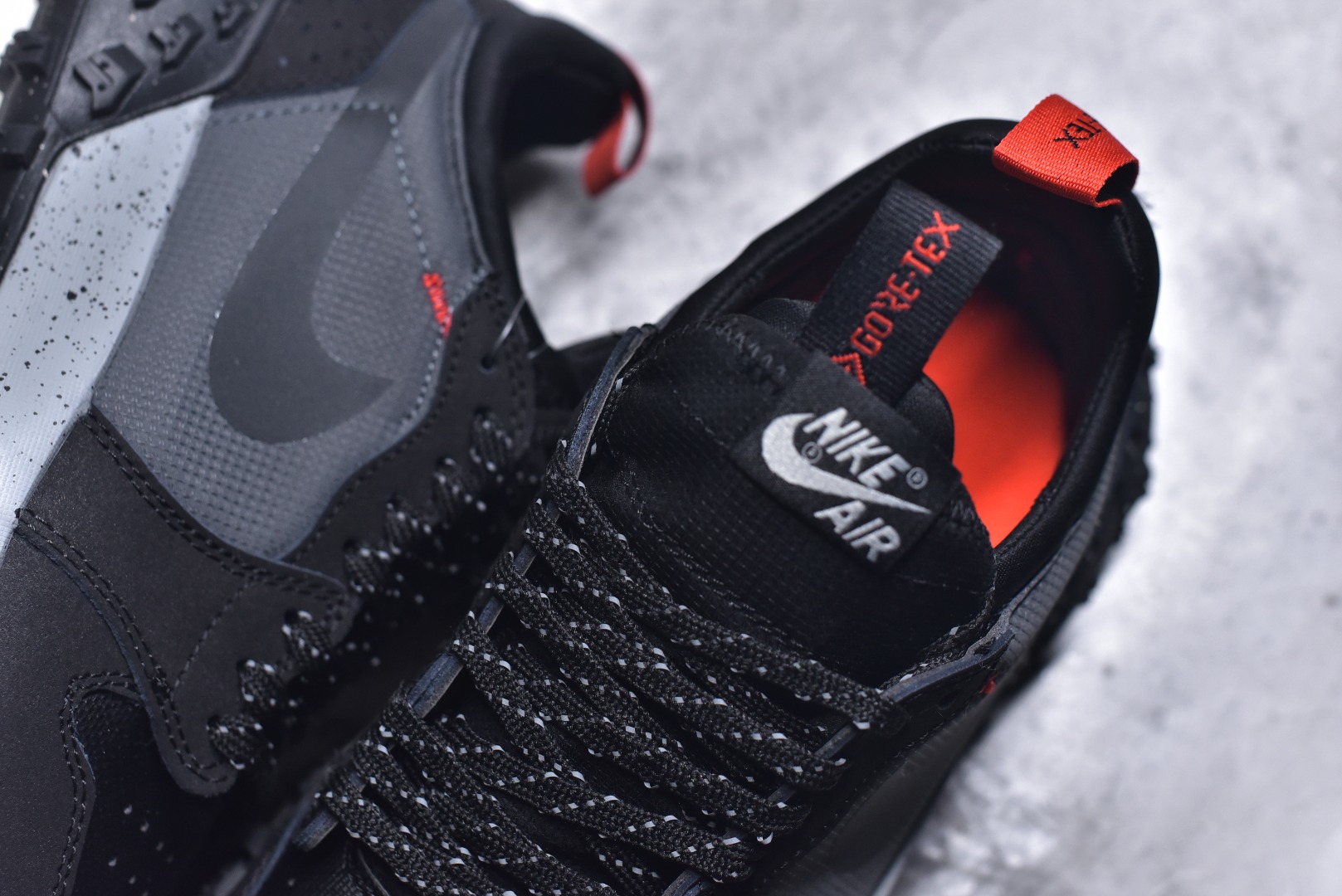 图片[9]-#Jordan Air Jordan 1 Element Gore-Tex 经典耐用 低帮跑步鞋 Air Jordan 1 Low Element Gore-Tex “Medium Olive” 将 MJ1 从复古经典款蜕变为适合户外越野的运动鞋。这款鞋采用Gore-Tex材质，适合全年穿着。运动鞋爱好者会发现其借鉴了磨砂皮覆面、防刮布拼接和透气孔设计，这是对乔丹品牌（Jordan Brand）越野风格历史的致敬。 货号：FV4227-002 尺码：39 40 40.5 41 42 42.5 43 44 45-选品中心