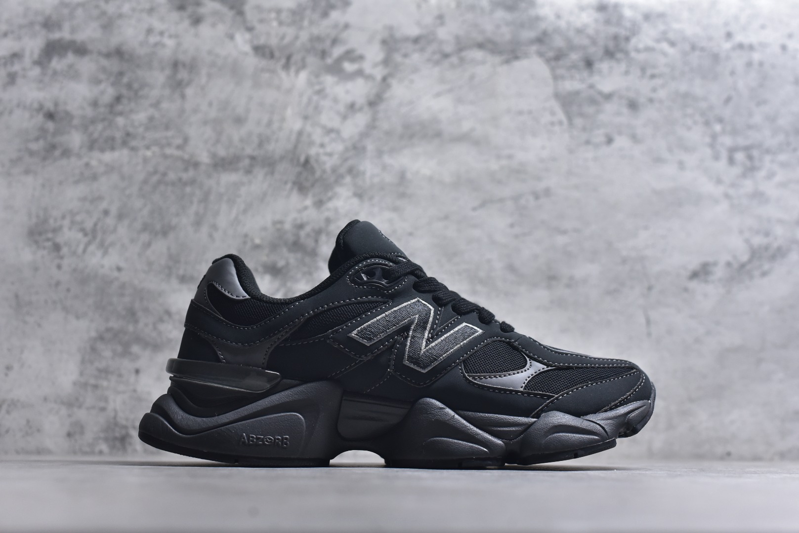 图片[3]-#New Balance NB9060 联名款 复古休闲运动慢跑鞋 U906079E 全套原楦原纸板原厂数据开发 进口三明治网面 原装进口翻毛皮料正确绒感卡色 正确中底拉帮中底网布细节 原厂标裁 带紫光防伪 定制后跟透明水晶模块 冲裁组合 大底贴合程度胶水上色把控完美 整洁度挑战全网艺术家 多道序QC把关品质完善 匠心打造 耗时两个月开发完成 工艺极其复杂难度可想而知 新开独立私模大底 全网唯一正确六层组合大底 高端零售专供产物 尺码：36 37 37.5 38 38.5 39 40 40.5 41 42 42.5 43 44 45 46.5-选品中心