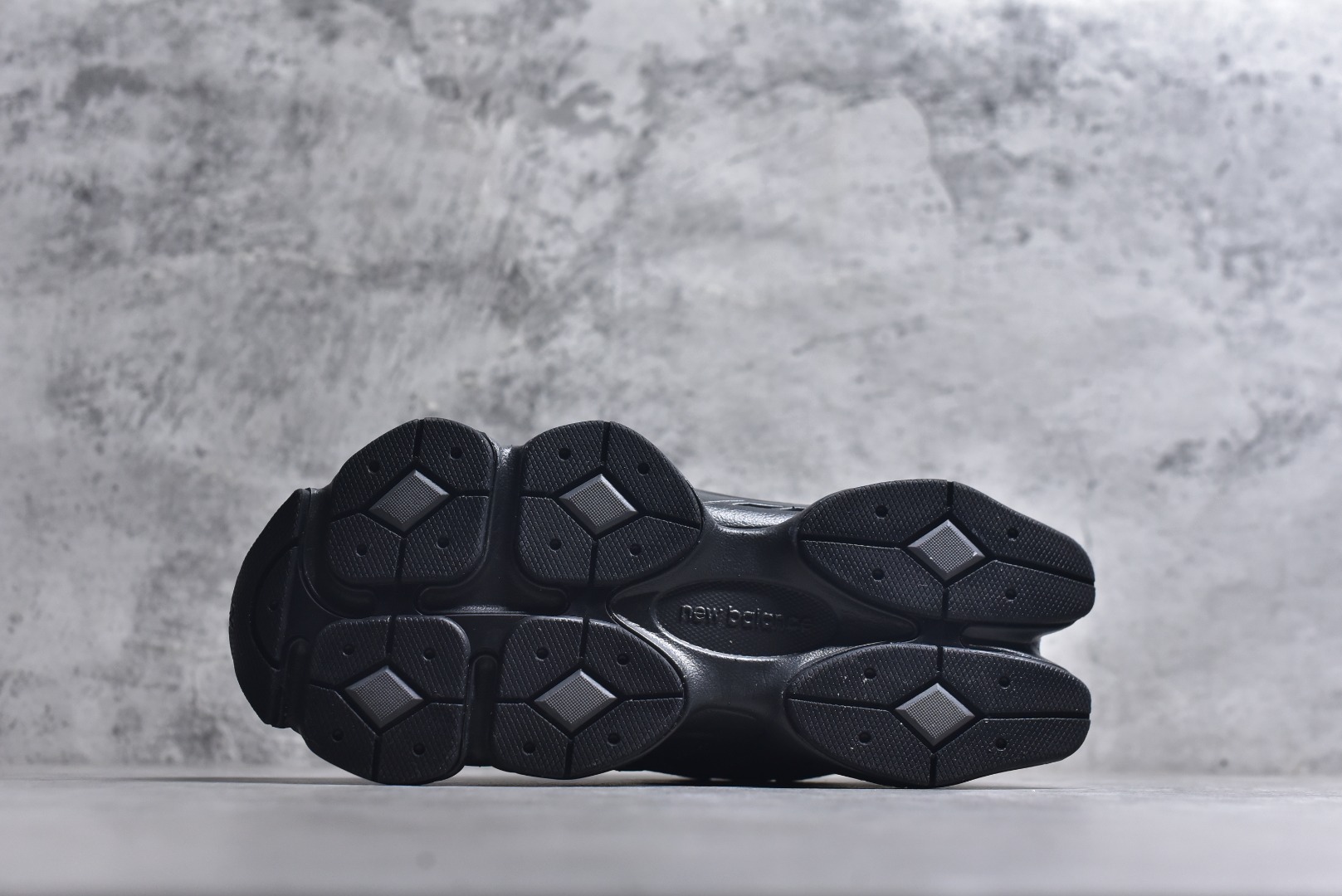 图片[6]-#New Balance NB9060 联名款 复古休闲运动慢跑鞋 U906079E 全套原楦原纸板原厂数据开发 进口三明治网面 原装进口翻毛皮料正确绒感卡色 正确中底拉帮中底网布细节 原厂标裁 带紫光防伪 定制后跟透明水晶模块 冲裁组合 大底贴合程度胶水上色把控完美 整洁度挑战全网艺术家 多道序QC把关品质完善 匠心打造 耗时两个月开发完成 工艺极其复杂难度可想而知 新开独立私模大底 全网唯一正确六层组合大底 高端零售专供产物 尺码：36 37 37.5 38 38.5 39 40 40.5 41 42 42.5 43 44 45 46.5-选品中心