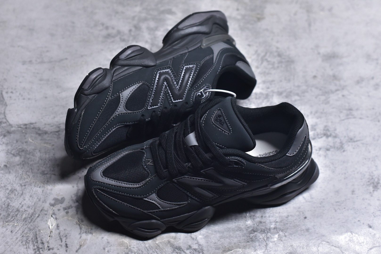 图片[7]-#New Balance NB9060 联名款 复古休闲运动慢跑鞋 U906079E 全套原楦原纸板原厂数据开发 进口三明治网面 原装进口翻毛皮料正确绒感卡色 正确中底拉帮中底网布细节 原厂标裁 带紫光防伪 定制后跟透明水晶模块 冲裁组合 大底贴合程度胶水上色把控完美 整洁度挑战全网艺术家 多道序QC把关品质完善 匠心打造 耗时两个月开发完成 工艺极其复杂难度可想而知 新开独立私模大底 全网唯一正确六层组合大底 高端零售专供产物 尺码：36 37 37.5 38 38.5 39 40 40.5 41 42 42.5 43 44 45 46.5-选品中心