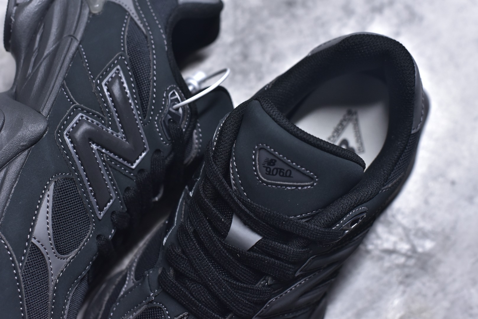 图片[9]-#New Balance NB9060 联名款 复古休闲运动慢跑鞋 U906079E 全套原楦原纸板原厂数据开发 进口三明治网面 原装进口翻毛皮料正确绒感卡色 正确中底拉帮中底网布细节 原厂标裁 带紫光防伪 定制后跟透明水晶模块 冲裁组合 大底贴合程度胶水上色把控完美 整洁度挑战全网艺术家 多道序QC把关品质完善 匠心打造 耗时两个月开发完成 工艺极其复杂难度可想而知 新开独立私模大底 全网唯一正确六层组合大底 高端零售专供产物 尺码：36 37 37.5 38 38.5 39 40 40.5 41 42 42.5 43 44 45 46.5-选品中心