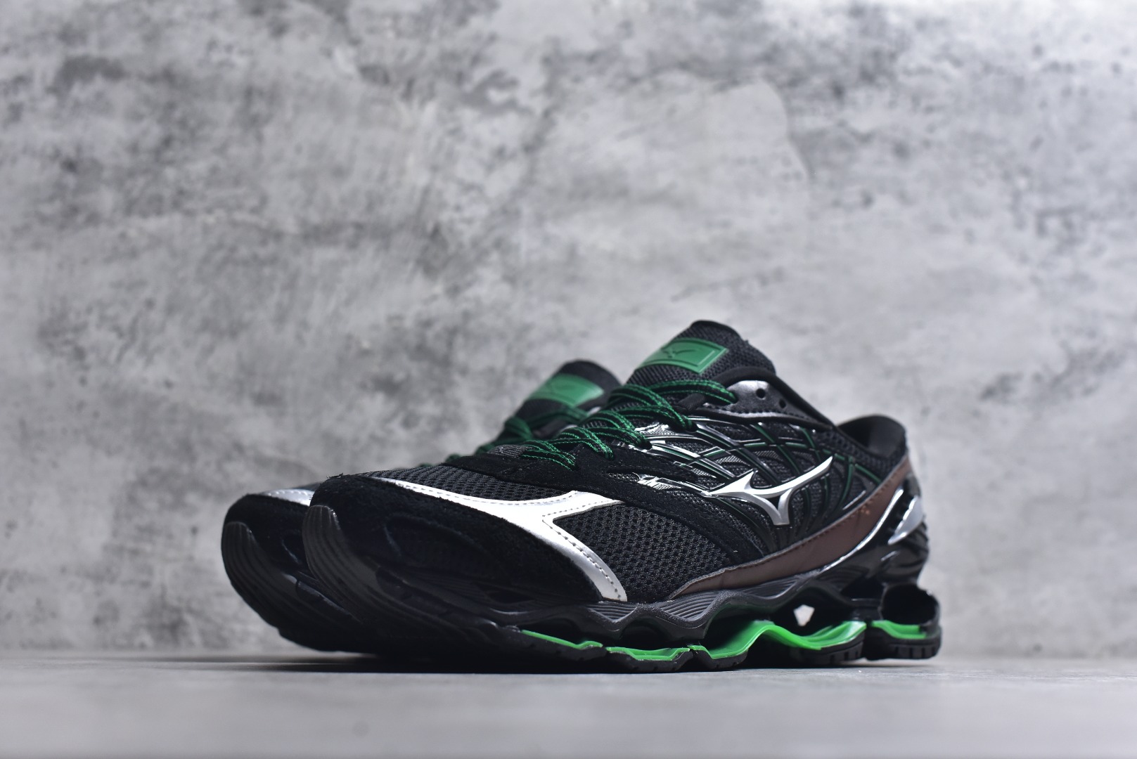 图片[2]-#Mizuno Wave Prophecy LS 经典百搭跑步鞋 男女同款 美津浓（Mizuno）是日本美津浓株式会社于1906年创立的运动品牌，经过一个多世纪的不断努力现已成为世界著名的运动器具、服装和鞋类生产商。美津浓力求服务于各类运动项目，并竭力使运动生活更加愉快和振奋。产品种类齐全，覆盖几乎全部主要运动项目，达到30万多个品类。尺码：36 36.5 37.5 38 38.5 39 40 40.5 41 42 42.5 43 44 44.5 45-选品中心