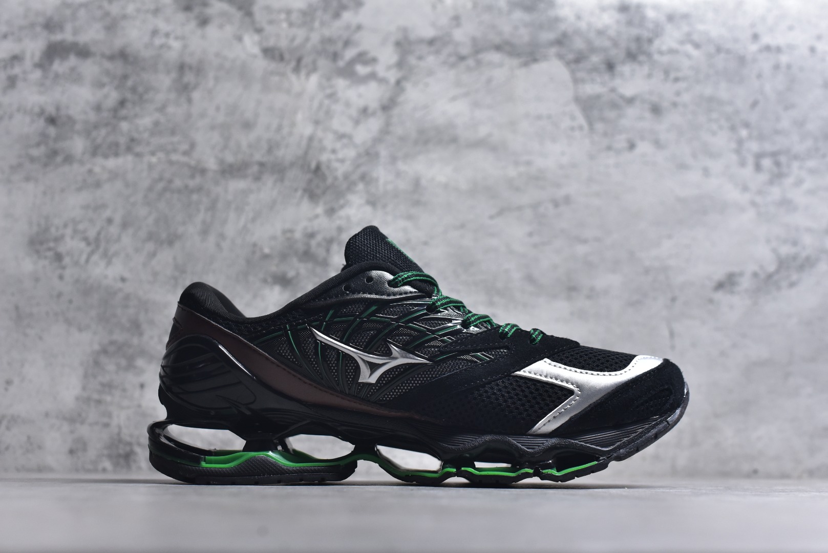 图片[3]-#Mizuno Wave Prophecy LS 经典百搭跑步鞋 男女同款 美津浓（Mizuno）是日本美津浓株式会社于1906年创立的运动品牌，经过一个多世纪的不断努力现已成为世界著名的运动器具、服装和鞋类生产商。美津浓力求服务于各类运动项目，并竭力使运动生活更加愉快和振奋。产品种类齐全，覆盖几乎全部主要运动项目，达到30万多个品类。尺码：36 36.5 37.5 38 38.5 39 40 40.5 41 42 42.5 43 44 44.5 45-选品中心