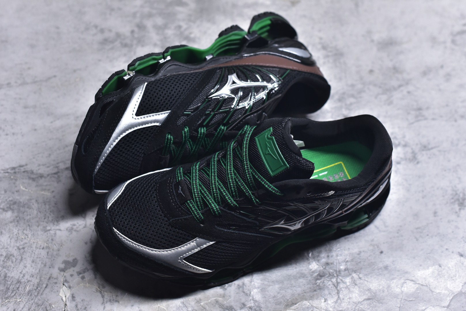 图片[7]-#Mizuno Wave Prophecy LS 经典百搭跑步鞋 男女同款 美津浓（Mizuno）是日本美津浓株式会社于1906年创立的运动品牌，经过一个多世纪的不断努力现已成为世界著名的运动器具、服装和鞋类生产商。美津浓力求服务于各类运动项目，并竭力使运动生活更加愉快和振奋。产品种类齐全，覆盖几乎全部主要运动项目，达到30万多个品类。尺码：36 36.5 37.5 38 38.5 39 40 40.5 41 42 42.5 43 44 44.5 45-选品中心