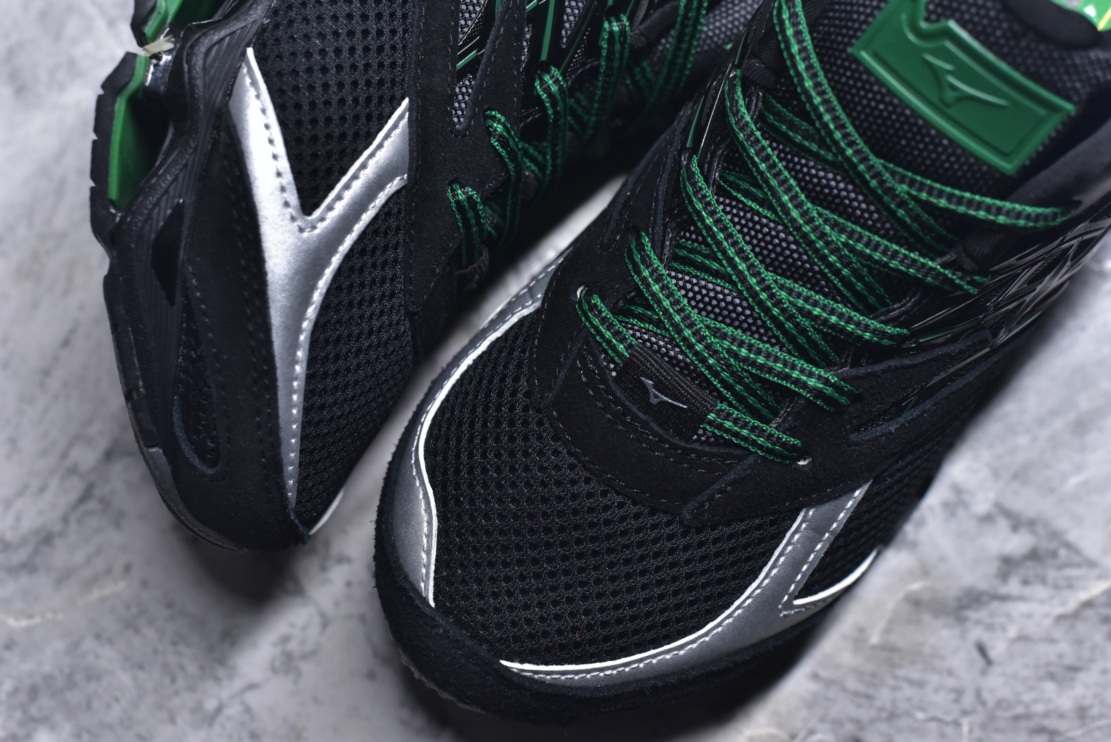 图片[8]-#Mizuno Wave Prophecy LS 经典百搭跑步鞋 男女同款 美津浓（Mizuno）是日本美津浓株式会社于1906年创立的运动品牌，经过一个多世纪的不断努力现已成为世界著名的运动器具、服装和鞋类生产商。美津浓力求服务于各类运动项目，并竭力使运动生活更加愉快和振奋。产品种类齐全，覆盖几乎全部主要运动项目，达到30万多个品类。尺码：36 36.5 37.5 38 38.5 39 40 40.5 41 42 42.5 43 44 44.5 45-选品中心