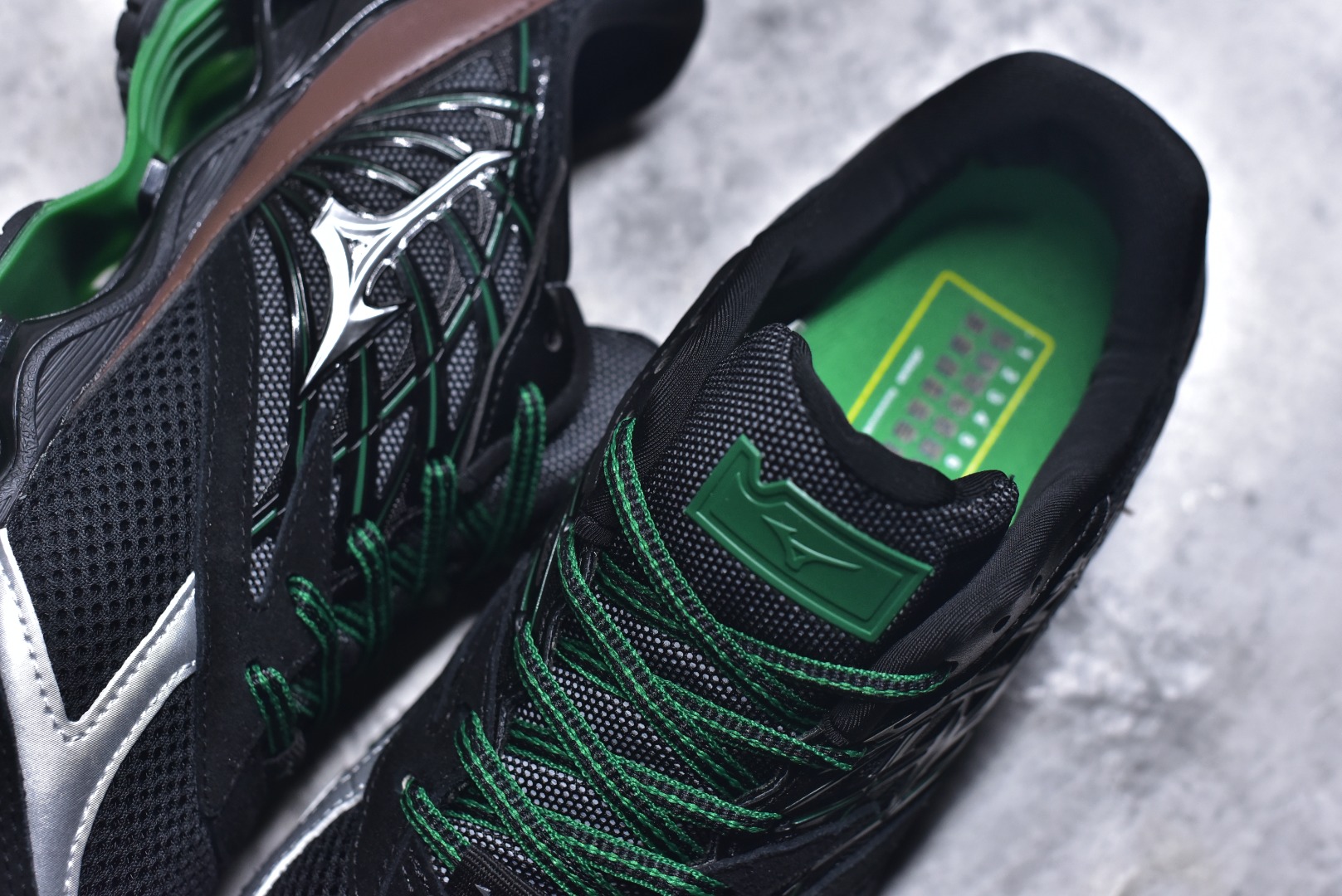 图片[9]-#Mizuno Wave Prophecy LS 经典百搭跑步鞋 男女同款 美津浓（Mizuno）是日本美津浓株式会社于1906年创立的运动品牌，经过一个多世纪的不断努力现已成为世界著名的运动器具、服装和鞋类生产商。美津浓力求服务于各类运动项目，并竭力使运动生活更加愉快和振奋。产品种类齐全，覆盖几乎全部主要运动项目，达到30万多个品类。尺码：36 36.5 37.5 38 38.5 39 40 40.5 41 42 42.5 43 44 44.5 45-选品中心