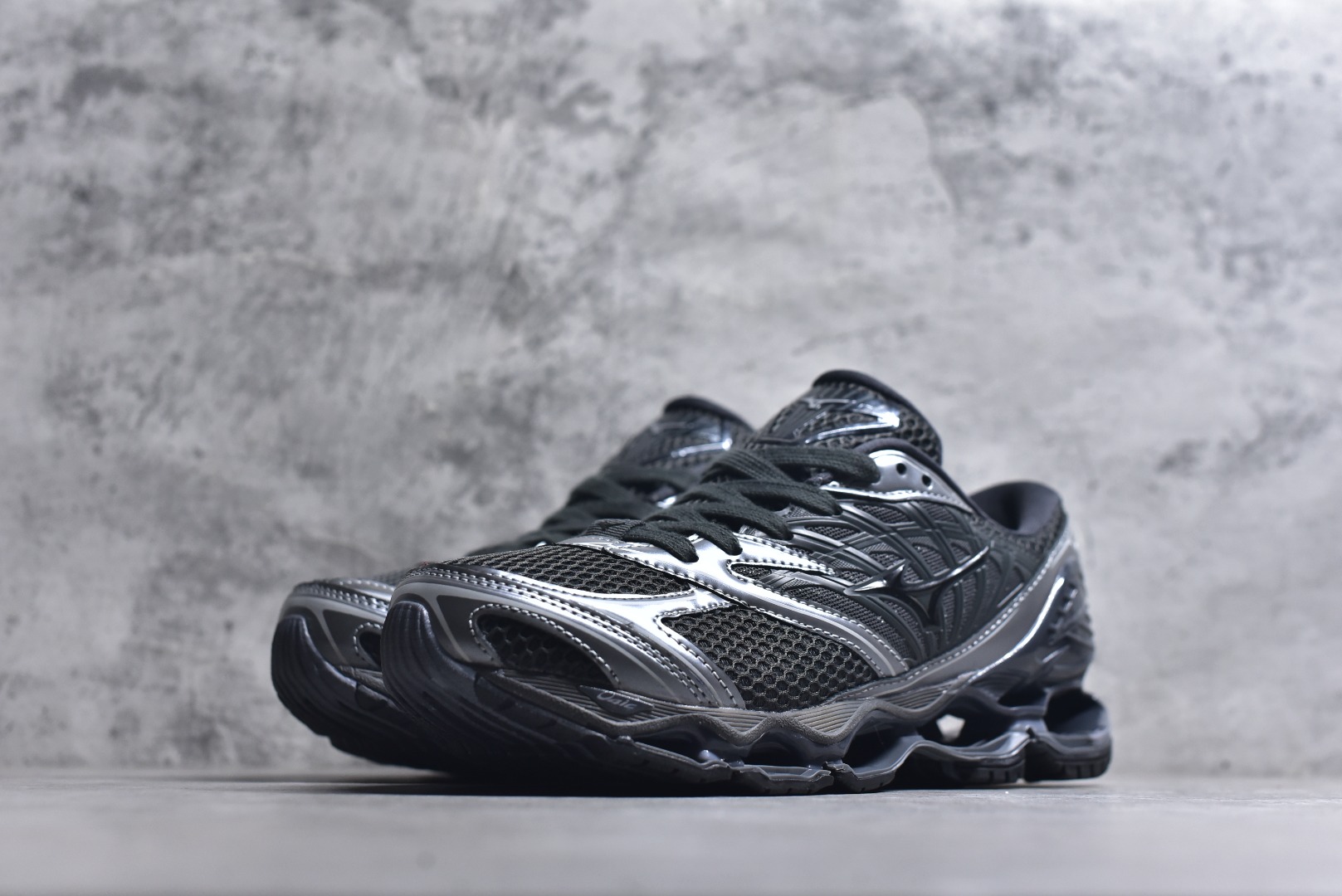 图片[2]-#Mizuno Wave Prophecy LS 经典百搭跑步鞋 男女同款 美津浓（Mizuno）是日本美津浓株式会社于1906年创立的运动品牌，经过一个多世纪的不断努力现已成为世界著名的运动器具、服装和鞋类生产商。美津浓力求服务于各类运动项目，并竭力使运动生活更加愉快和振奋。产品种类齐全，覆盖几乎全部主要运动项目，达到30万多个品类。尺码：36 36.5 37.5 38 38.5 39 40 40.5 41 42 42.5 43 44 44.5 45-选品中心