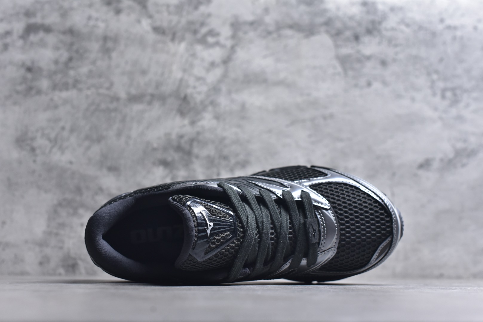 图片[4]-#Mizuno Wave Prophecy LS 经典百搭跑步鞋 男女同款 美津浓（Mizuno）是日本美津浓株式会社于1906年创立的运动品牌，经过一个多世纪的不断努力现已成为世界著名的运动器具、服装和鞋类生产商。美津浓力求服务于各类运动项目，并竭力使运动生活更加愉快和振奋。产品种类齐全，覆盖几乎全部主要运动项目，达到30万多个品类。尺码：36 36.5 37.5 38 38.5 39 40 40.5 41 42 42.5 43 44 44.5 45-选品中心