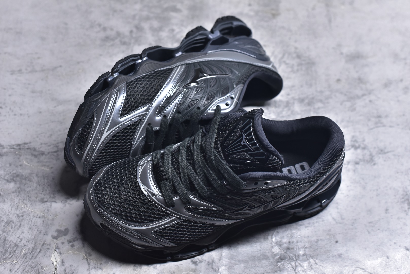 图片[7]-#Mizuno Wave Prophecy LS 经典百搭跑步鞋 男女同款 美津浓（Mizuno）是日本美津浓株式会社于1906年创立的运动品牌，经过一个多世纪的不断努力现已成为世界著名的运动器具、服装和鞋类生产商。美津浓力求服务于各类运动项目，并竭力使运动生活更加愉快和振奋。产品种类齐全，覆盖几乎全部主要运动项目，达到30万多个品类。尺码：36 36.5 37.5 38 38.5 39 40 40.5 41 42 42.5 43 44 44.5 45-选品中心