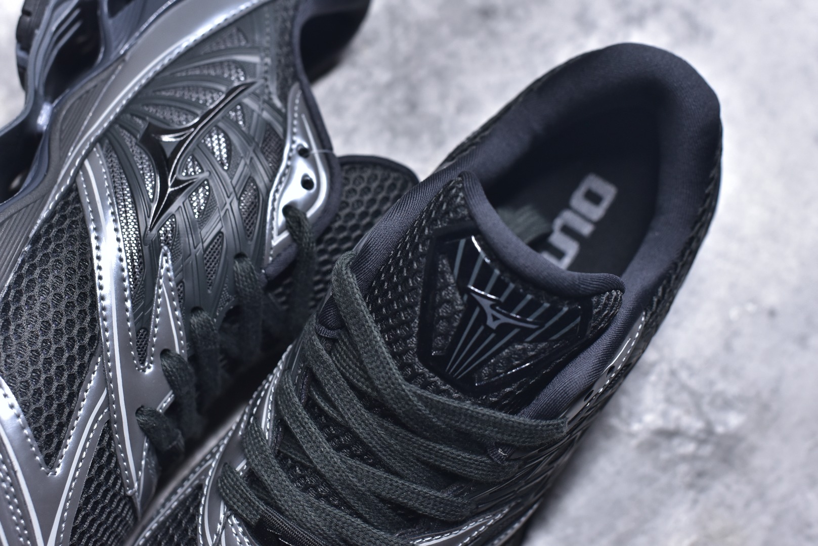 图片[9]-#Mizuno Wave Prophecy LS 经典百搭跑步鞋 男女同款 美津浓（Mizuno）是日本美津浓株式会社于1906年创立的运动品牌，经过一个多世纪的不断努力现已成为世界著名的运动器具、服装和鞋类生产商。美津浓力求服务于各类运动项目，并竭力使运动生活更加愉快和振奋。产品种类齐全，覆盖几乎全部主要运动项目，达到30万多个品类。尺码：36 36.5 37.5 38 38.5 39 40 40.5 41 42 42.5 43 44 44.5 45-选品中心