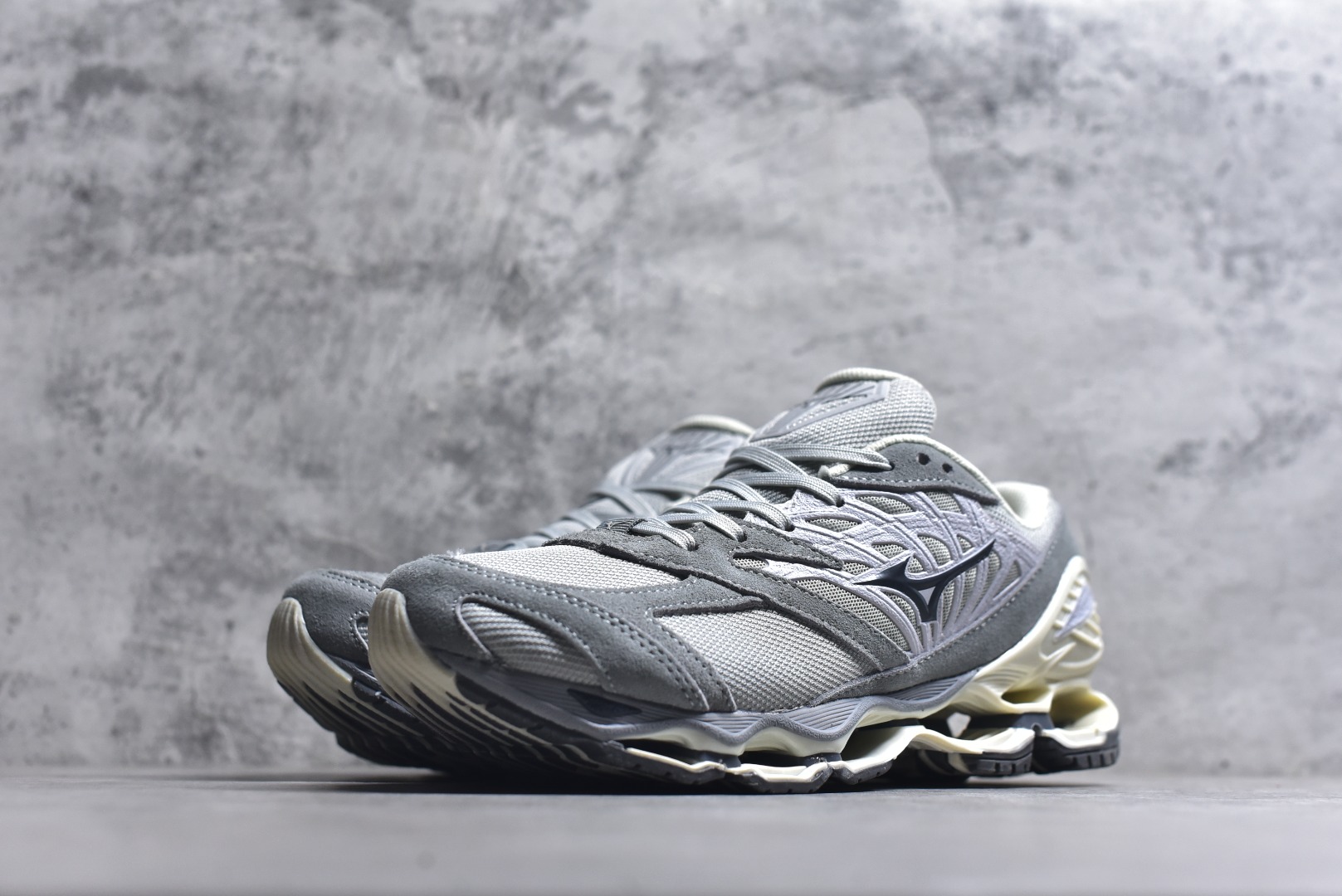 图片[2]-#Mizuno Wave Prophecy LS 经典百搭跑步鞋 男女同款 美津浓（Mizuno）是日本美津浓株式会社于1906年创立的运动品牌，经过一个多世纪的不断努力现已成为世界著名的运动器具、服装和鞋类生产商。美津浓力求服务于各类运动项目，并竭力使运动生活更加愉快和振奋。产品种类齐全，覆盖几乎全部主要运动项目，达到30万多个品类。尺码：36 36.5 37.5 38 38.5 39 40 40.5 41 42 42.5 43 44 44.5 45-选品中心