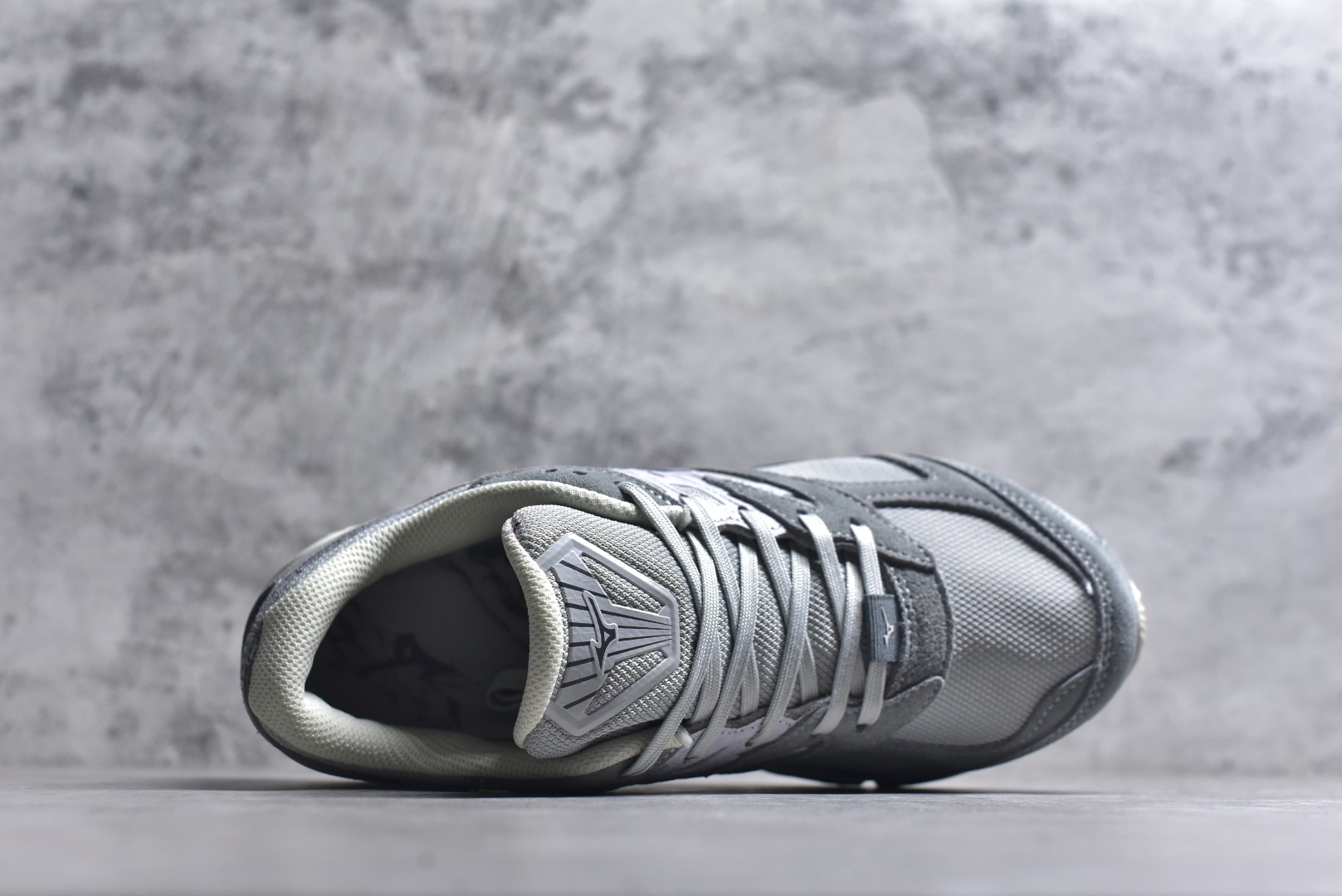 图片[4]-#Mizuno Wave Prophecy LS 经典百搭跑步鞋 男女同款 美津浓（Mizuno）是日本美津浓株式会社于1906年创立的运动品牌，经过一个多世纪的不断努力现已成为世界著名的运动器具、服装和鞋类生产商。美津浓力求服务于各类运动项目，并竭力使运动生活更加愉快和振奋。产品种类齐全，覆盖几乎全部主要运动项目，达到30万多个品类。尺码：36 36.5 37.5 38 38.5 39 40 40.5 41 42 42.5 43 44 44.5 45-选品中心