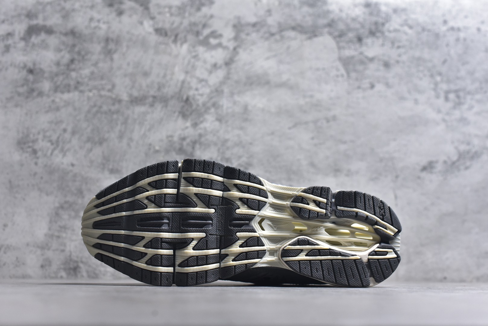 图片[6]-#Mizuno Wave Prophecy LS 经典百搭跑步鞋 男女同款 美津浓（Mizuno）是日本美津浓株式会社于1906年创立的运动品牌，经过一个多世纪的不断努力现已成为世界著名的运动器具、服装和鞋类生产商。美津浓力求服务于各类运动项目，并竭力使运动生活更加愉快和振奋。产品种类齐全，覆盖几乎全部主要运动项目，达到30万多个品类。尺码：36 36.5 37.5 38 38.5 39 40 40.5 41 42 42.5 43 44 44.5 45-选品中心