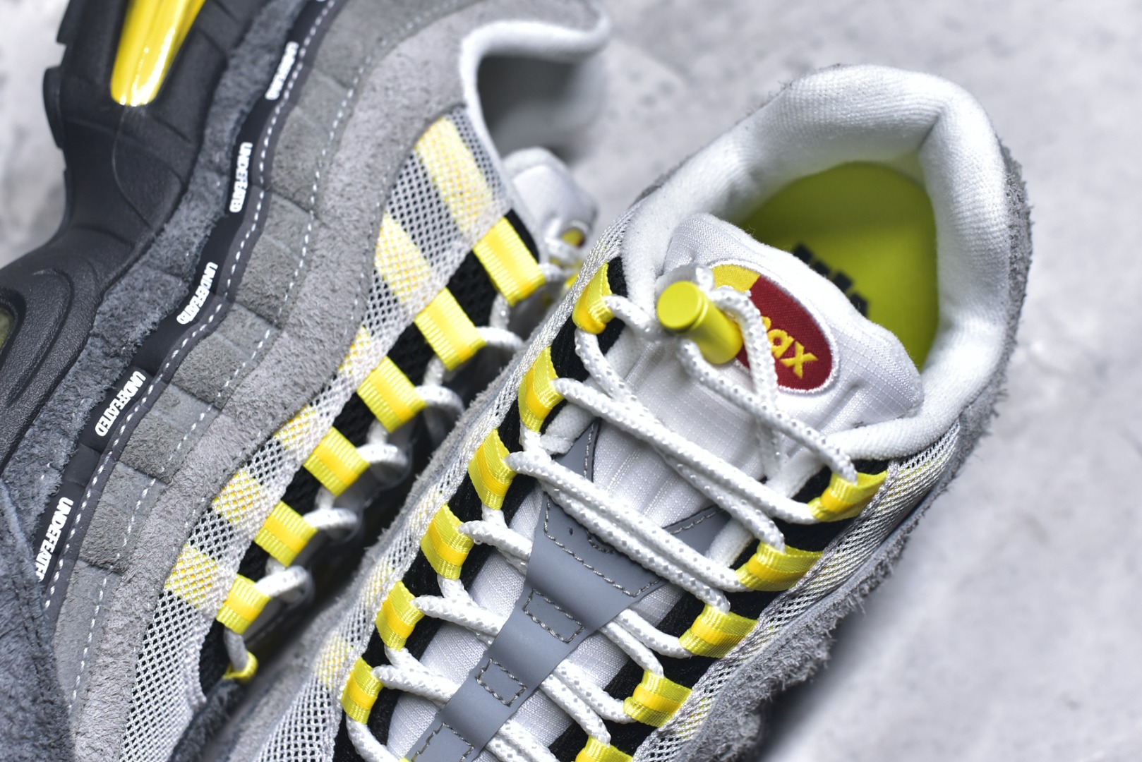 图片[9]-#UNDEFEATED x NK Air Max 95 SP 上海限定 联名灰黄 IB4523-002 亲自操刀耗时半年开发 重金购买全套印尼原厂纸板楦头开发 2025官方主推系列 致敬诞生30周年的传奇鞋型 Air Max 95 系列再度重磅复刻归来 以全新配色续写光辉历史 更以现代手法重塑经典 将复古风格与前沿科技完美融合 一比一鞋头弧度高度鞋身弧度 东莞原厂模具大底 一码一模 原厂高韧性Tpu 独家供应35.5 45.5 48.5 49.5 50.5 原厂特供同批次皮料与Zp零色差 原厂特供内外标均可过绿X扫描认证 独家原装Big Bubble气垫 气垫体积更大 提供更强的缓震性能和回弹性 进口玻璃冲刀皮料裁剪零毛边 电脑针车工艺 鞋面不留荧光细节 平台可冲 超高鞋面清洁度 最高QC检验标准 控制溢胶瑕疵 每一双都是工艺品 实拍调校N版已经零色差零失真 百分百还原实物色彩所见即所得 不存在货不对板色差等低级问题 选购参考实物拍摄 不混卖不参货 只用心做好货严格选品 承诺混一赔十 尺码：35.5 36 36.5 37.5 38 38.5 39 40 40.5 41 42 42.5 43 44 44.5 45 45.5 46 47.5 48.5 49.5 50.5-选品中心