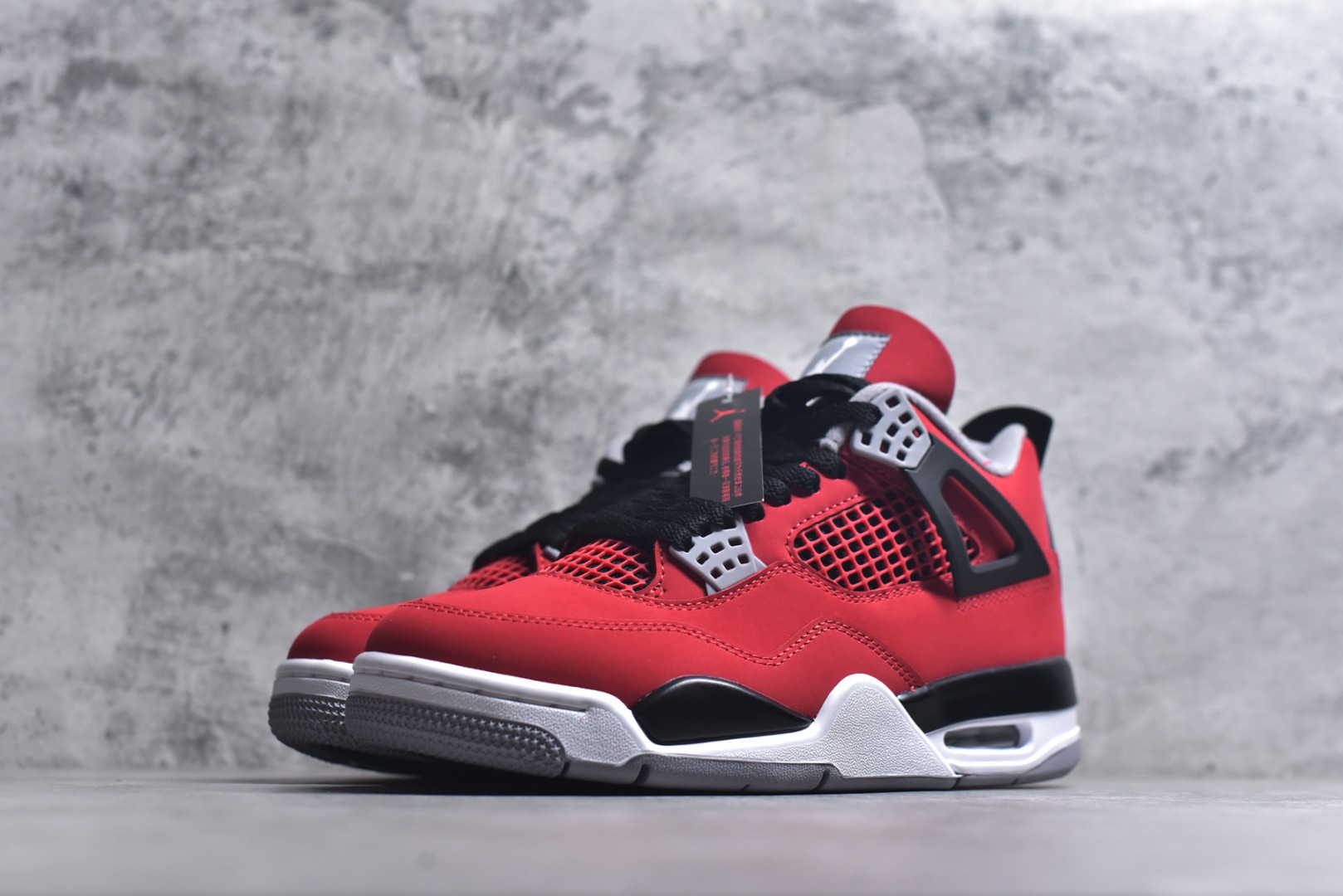 图片[2]-#Air Jordan 4 Retro AJ4 2026复刻公牛红黑 FQ8138-600 目前市面所有大厂中 品质材料细节最好的一个版本 原汁原味完美呈现四代版型 一比一鞋头弧度高度趴度鞋身弧度 原厂麂皮绒皮料材质 数据细节工艺流程均保持公司一致 细节品控鞋型随意秒杀市面版本 原厂TPU网格鞋带扣 正确内里网布 菱角分明不变形无多余毛边 柔软性质感一致于原鞋 原厂织唛标 原厂飞人电绣工艺 独家绑鞋带手法 印刷中底布 四线拉帮 米色美纹纸贴合固定 进口港宝加持 后跟自然饱满 全鞋荧光划线卡点 追求极致完美 每一双都是工艺品 多重QC质检 超越公司货的品控标准 实实在在的免检产品 尺码：40 40.5 41 42 42.5 43 44 44.5 45 46 47.5-选品中心