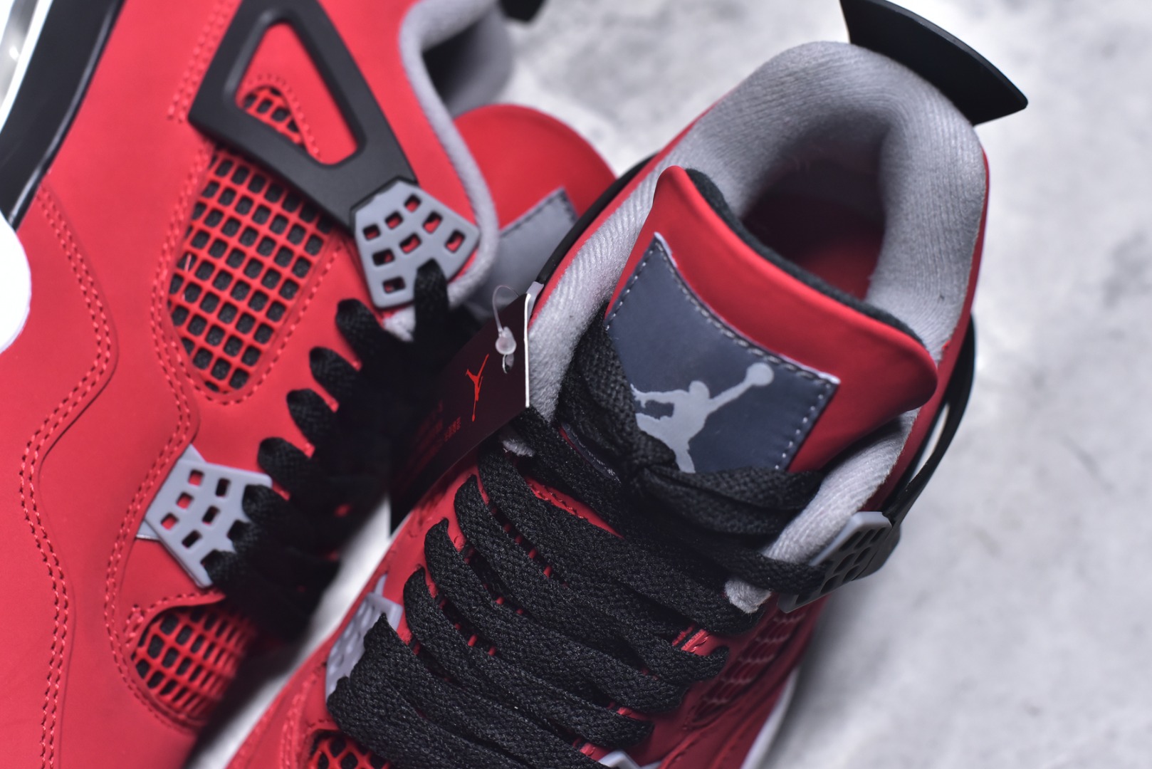 图片[9]-#Air Jordan 4 Retro AJ4 2026复刻公牛红黑 FQ8138-600 目前市面所有大厂中 品质材料细节最好的一个版本 原汁原味完美呈现四代版型 一比一鞋头弧度高度趴度鞋身弧度 原厂麂皮绒皮料材质 数据细节工艺流程均保持公司一致 细节品控鞋型随意秒杀市面版本 原厂TPU网格鞋带扣 正确内里网布 菱角分明不变形无多余毛边 柔软性质感一致于原鞋 原厂织唛标 原厂飞人电绣工艺 独家绑鞋带手法 印刷中底布 四线拉帮 米色美纹纸贴合固定 进口港宝加持 后跟自然饱满 全鞋荧光划线卡点 追求极致完美 每一双都是工艺品 多重QC质检 超越公司货的品控标准 实实在在的免检产品 尺码：40 40.5 41 42 42.5 43 44 44.5 45 46 47.5-选品中心