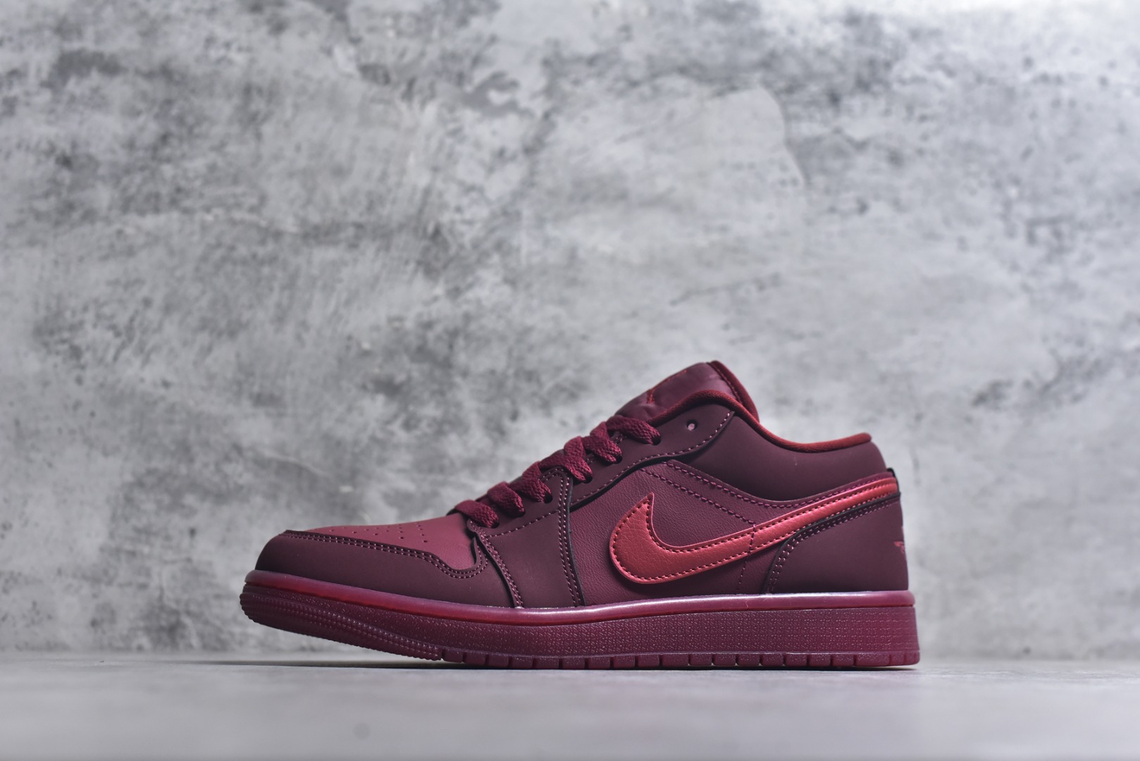 #Air Jordan AJ1 Low 低帮 IB7012-600 全新流水线出品 市场第二梯队最强版 全部原鞋开发 原楦原纸板开发 全鞋电脑针车 原厂内置全掌气垫 原盒内在原标 唯一Zp原版鞋带绑法 免检产品 全新2022版型 全头层皮料 完美零毛边处理 原厂配置全掌气垫 价格定位良心 新配色陆续出货 尺码：36-46-选品中心