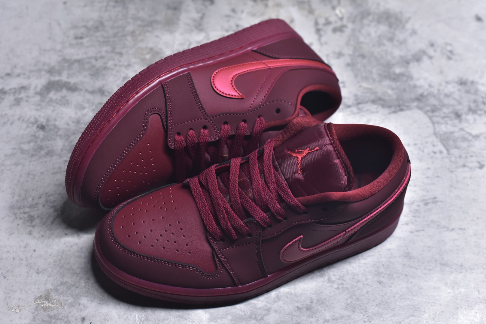 图片[7]-#Air Jordan AJ1 Low 低帮 IB7012-600 全新流水线出品 市场第二梯队最强版 全部原鞋开发 原楦原纸板开发 全鞋电脑针车 原厂内置全掌气垫 原盒内在原标 唯一Zp原版鞋带绑法 免检产品 全新2022版型 全头层皮料 完美零毛边处理 原厂配置全掌气垫 价格定位良心 新配色陆续出货 尺码：36-46-选品中心