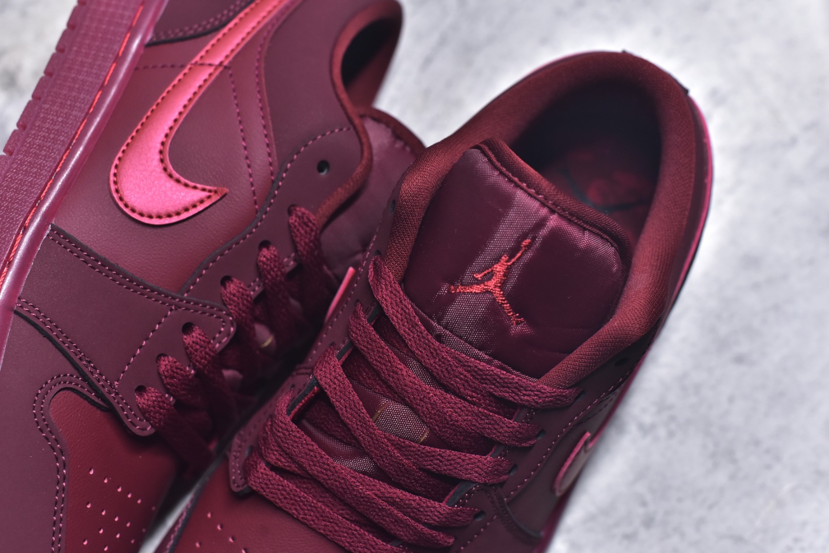 图片[9]-#Air Jordan AJ1 Low 低帮 IB7012-600 全新流水线出品 市场第二梯队最强版 全部原鞋开发 原楦原纸板开发 全鞋电脑针车 原厂内置全掌气垫 原盒内在原标 唯一Zp原版鞋带绑法 免检产品 全新2022版型 全头层皮料 完美零毛边处理 原厂配置全掌气垫 价格定位良心 新配色陆续出货 尺码：36-46-选品中心