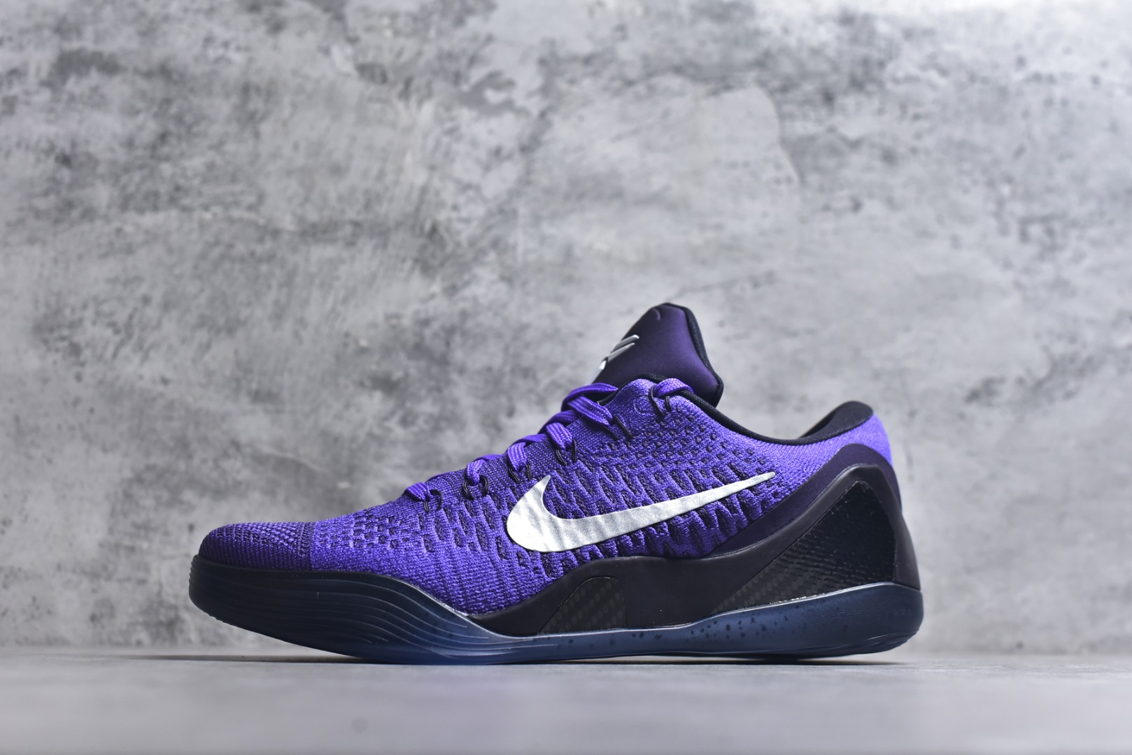 #灭世/Max NK Kobe 9 Low EM PE 科比九代舒适减震防滑低帮篮球鞋 紫色 IM0465-500 ✅原楦打造灵动版型 鞋头➕腰身➕后跟 360°无死角 ✅原厂工艺3层立体编织flyknit鞋面 厚度同步ZP吊打市场“纯原” ✅原厂碳板加持 立体感区分市场货品 ✅区分市场货品🌪过验级拉帮细节 ✅内置全新复刻版中底鞋垫 REACT缓震 密度增加抗衰减 ✅针对海外市场增加 47.5 满足精英选手实战需求 最强科9 灭世制造 用实力让情怀落地 👊🏻 尺码：39 40 40.5 41 42 42.5 43 44 44.5 45 46 47.5-选品中心