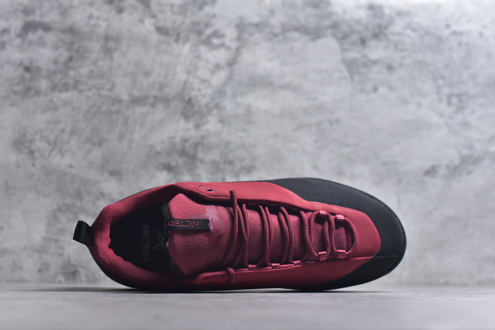 图片[4]-#Arcteryx始祖鸟 Konseal women轻量 网布防滑轻便耐磨 低帮户外运动跑步鞋 konseal LT的外观看似朴实 却散发着一股高贵气息 虽然是标榜越野鞋 但其实越野跑与登山乃一体两面的运动 皆在相同的山林场域之中进行 包含轻量化鞋身 MegaGrip大底 OrthoLite 3D鞋垫 EVA弹性混合中底等等 以及这次所使用的最新防水透气科技 抓地力优良的VibramMegaGrip 鞋带收纳设计 避免鞋带勾到绊倒 全脚掌舒适稳定 EVA弹性混合中底 OrthoLite 3D鞋垫 前脚掌TPU支撑片 尺码：39-45-选品中心