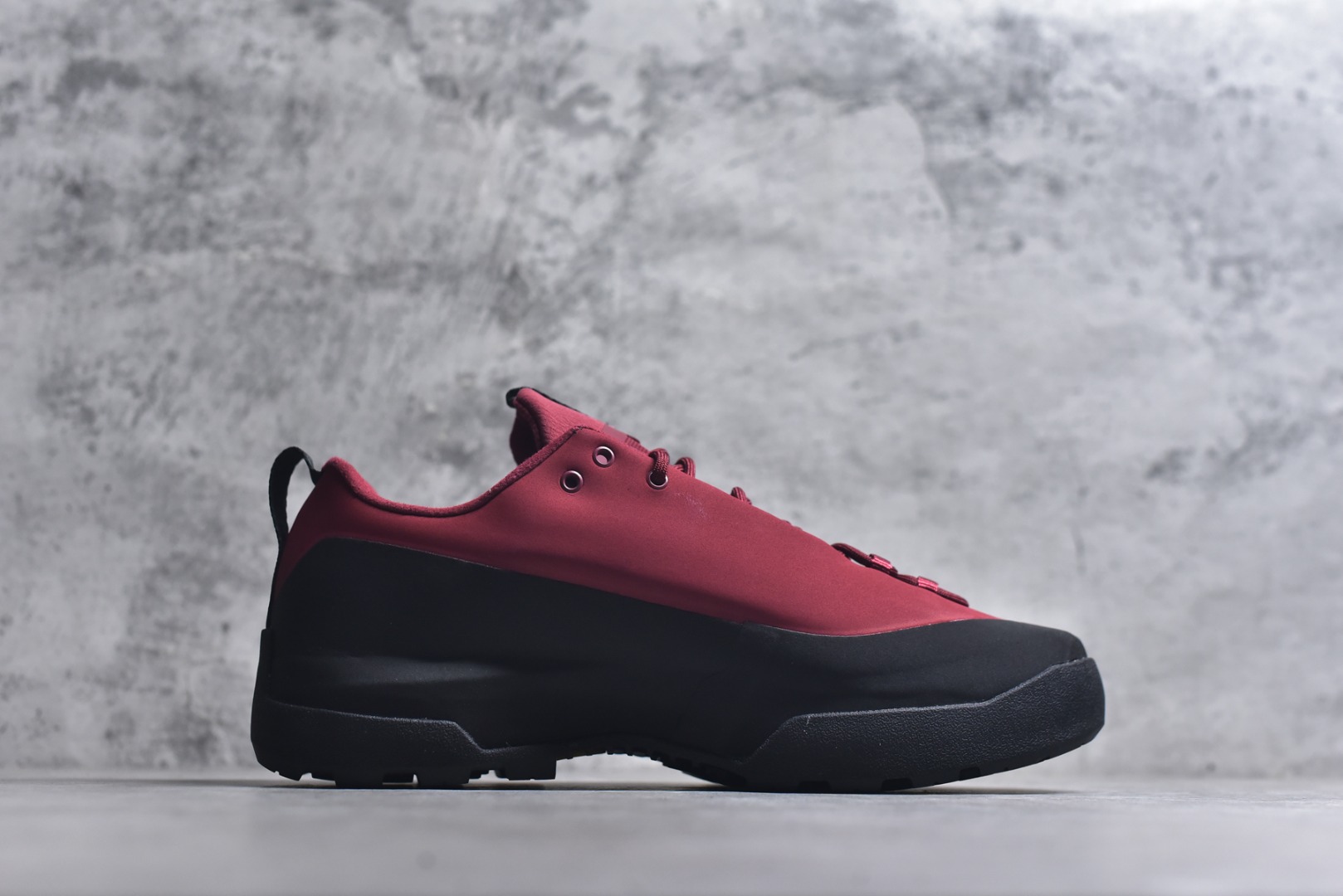 图片[3]-#Arcteryx始祖鸟 Konseal women轻量 网布防滑轻便耐磨 低帮户外运动跑步鞋 konseal LT的外观看似朴实 却散发着一股高贵气息 虽然是标榜越野鞋 但其实越野跑与登山乃一体两面的运动 皆在相同的山林场域之中进行 包含轻量化鞋身 MegaGrip大底 OrthoLite 3D鞋垫 EVA弹性混合中底等等 以及这次所使用的最新防水透气科技 抓地力优良的VibramMegaGrip 鞋带收纳设计 避免鞋带勾到绊倒 全脚掌舒适稳定 EVA弹性混合中底 OrthoLite 3D鞋垫 前脚掌TPU支撑片 尺码：39-45-选品中心