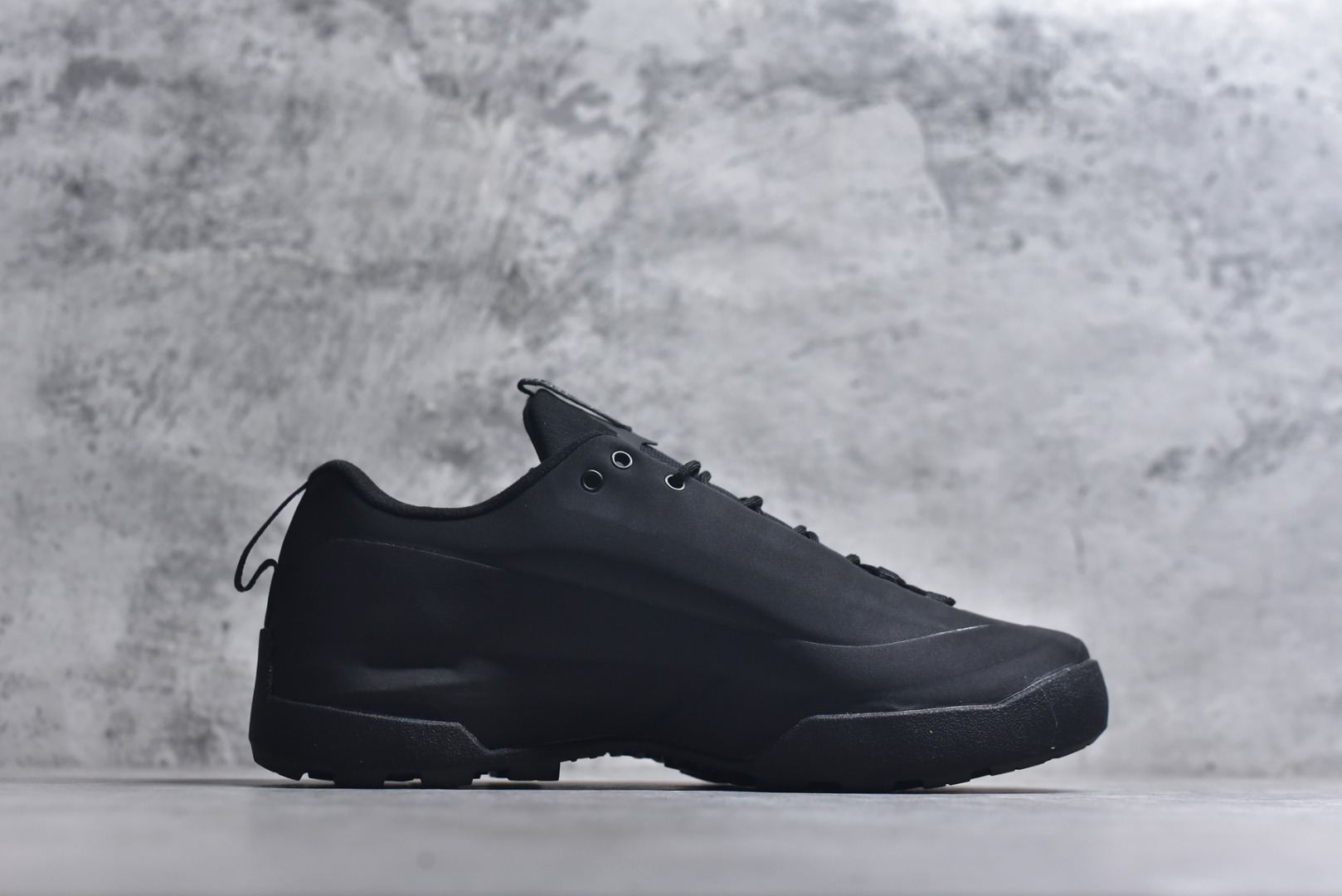 图片[3]-#Arcteryx始祖鸟 Konseal women轻量 网布防滑轻便耐磨 低帮户外运动跑步鞋 konseal LT的外观看似朴实 却散发着一股高贵气息 虽然是标榜越野鞋 但其实越野跑与登山乃一体两面的运动 皆在相同的山林场域之中进行 包含轻量化鞋身 MegaGrip大底 OrthoLite 3D鞋垫 EVA弹性混合中底等等 以及这次所使用的最新防水透气科技 抓地力优良的VibramMegaGrip 鞋带收纳设计 避免鞋带勾到绊倒 全脚掌舒适稳定 EVA弹性混合中底 OrthoLite 3D鞋垫 前脚掌TPU支撑片 尺码：39-45-选品中心