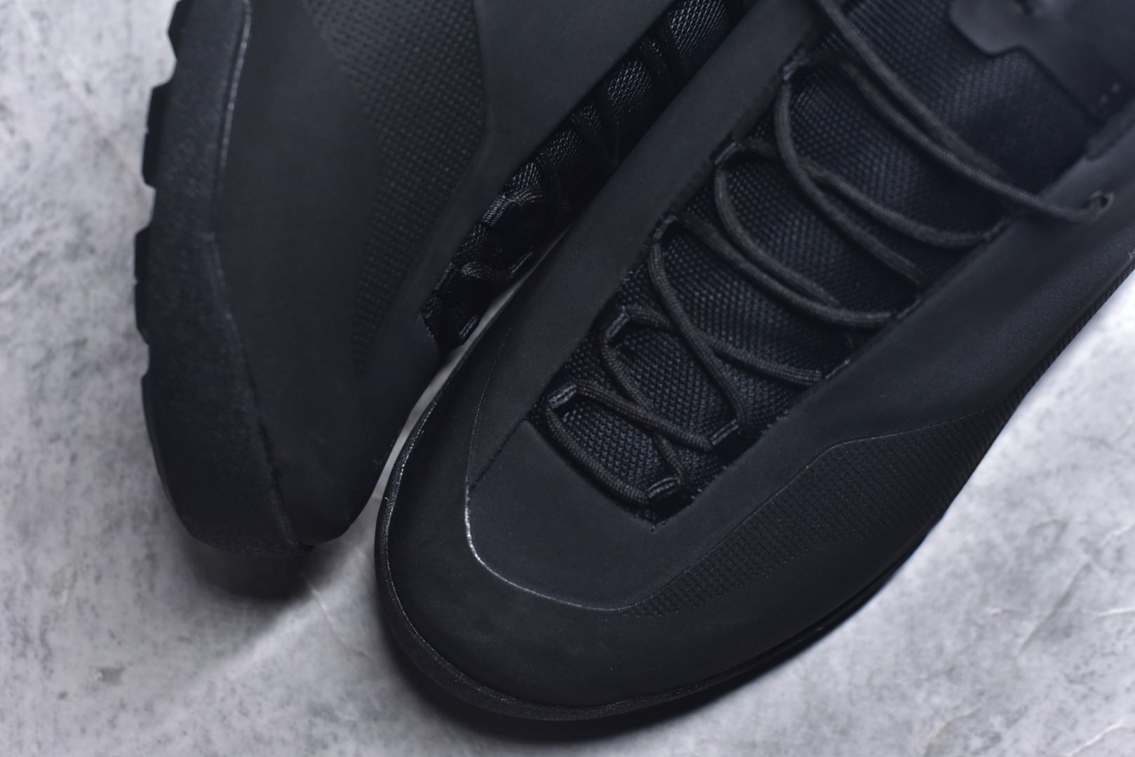 图片[8]-#Arcteryx始祖鸟 Konseal women轻量 网布防滑轻便耐磨 低帮户外运动跑步鞋 konseal LT的外观看似朴实 却散发着一股高贵气息 虽然是标榜越野鞋 但其实越野跑与登山乃一体两面的运动 皆在相同的山林场域之中进行 包含轻量化鞋身 MegaGrip大底 OrthoLite 3D鞋垫 EVA弹性混合中底等等 以及这次所使用的最新防水透气科技 抓地力优良的VibramMegaGrip 鞋带收纳设计 避免鞋带勾到绊倒 全脚掌舒适稳定 EVA弹性混合中底 OrthoLite 3D鞋垫 前脚掌TPU支撑片 尺码：39-45-选品中心