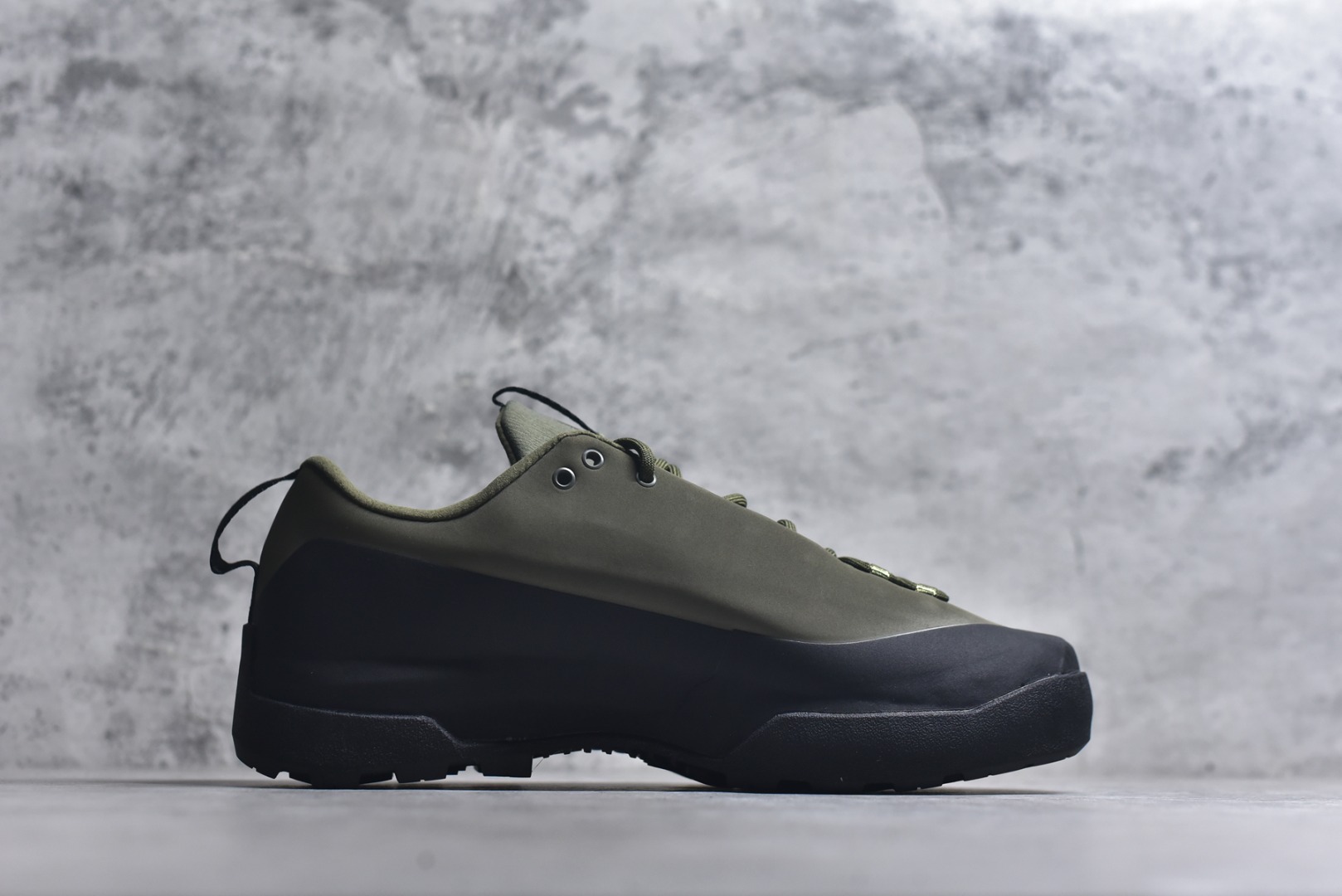 图片[3]-#Arcteryx始祖鸟 Konseal women轻量 网布防滑轻便耐磨 低帮户外运动跑步鞋 konseal LT的外观看似朴实 却散发着一股高贵气息 虽然是标榜越野鞋 但其实越野跑与登山乃一体两面的运动 皆在相同的山林场域之中进行 包含轻量化鞋身 MegaGrip大底 OrthoLite 3D鞋垫 EVA弹性混合中底等等 以及这次所使用的最新防水透气科技 抓地力优良的VibramMegaGrip 鞋带收纳设计 避免鞋带勾到绊倒 全脚掌舒适稳定 EVA弹性混合中底 OrthoLite 3D鞋垫 前脚掌TPU支撑片 尺码：39-45-选品中心