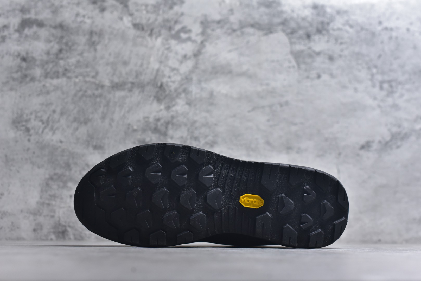 图片[6]-#Arcteryx始祖鸟 Konseal women轻量 网布防滑轻便耐磨 低帮户外运动跑步鞋 konseal LT的外观看似朴实 却散发着一股高贵气息 虽然是标榜越野鞋 但其实越野跑与登山乃一体两面的运动 皆在相同的山林场域之中进行 包含轻量化鞋身 MegaGrip大底 OrthoLite 3D鞋垫 EVA弹性混合中底等等 以及这次所使用的最新防水透气科技 抓地力优良的VibramMegaGrip 鞋带收纳设计 避免鞋带勾到绊倒 全脚掌舒适稳定 EVA弹性混合中底 OrthoLite 3D鞋垫 前脚掌TPU支撑片 尺码：39-45-选品中心