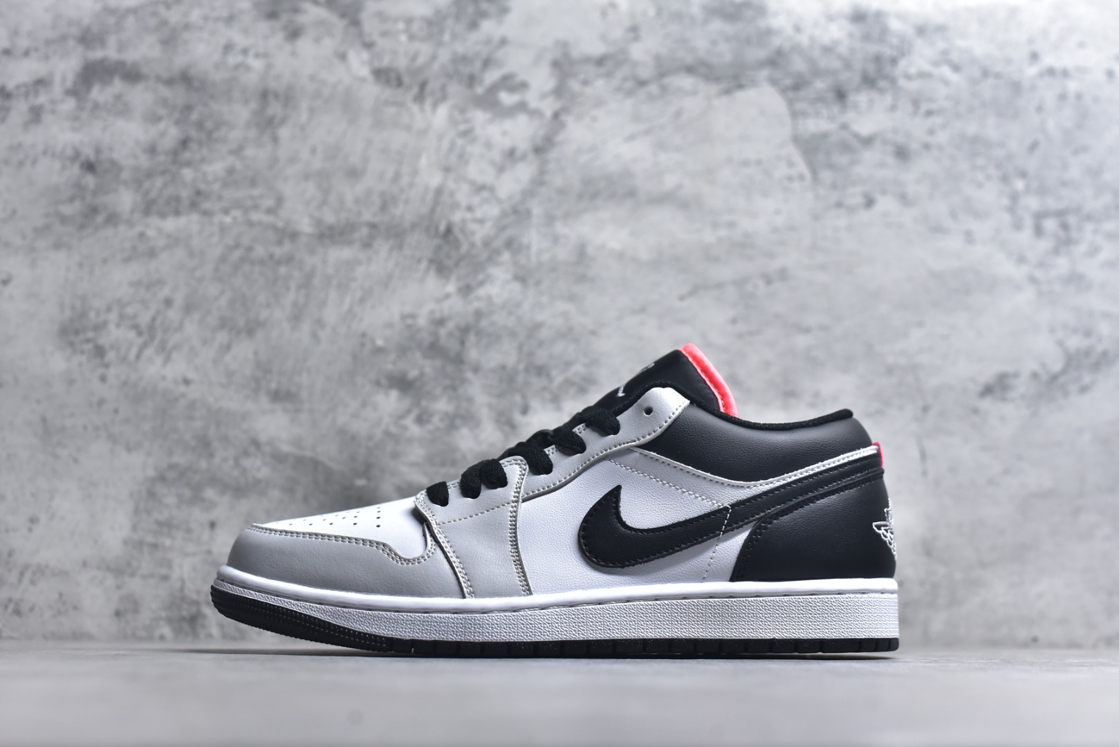 #Air Jordan AJ1 Low 低帮 553558-045 全新流水线出品 市场第二梯队最强版 全部原鞋开发 原楦原纸板开发 全鞋电脑针车 原厂内置全掌气垫 原盒内在原标 唯一Zp原版鞋带绑法 免检产品 全新2022版型 全头层皮料 完美零毛边处理 原厂配置全掌气垫 价格定位良心 新配色陆续出货 尺码：36-46-选品中心