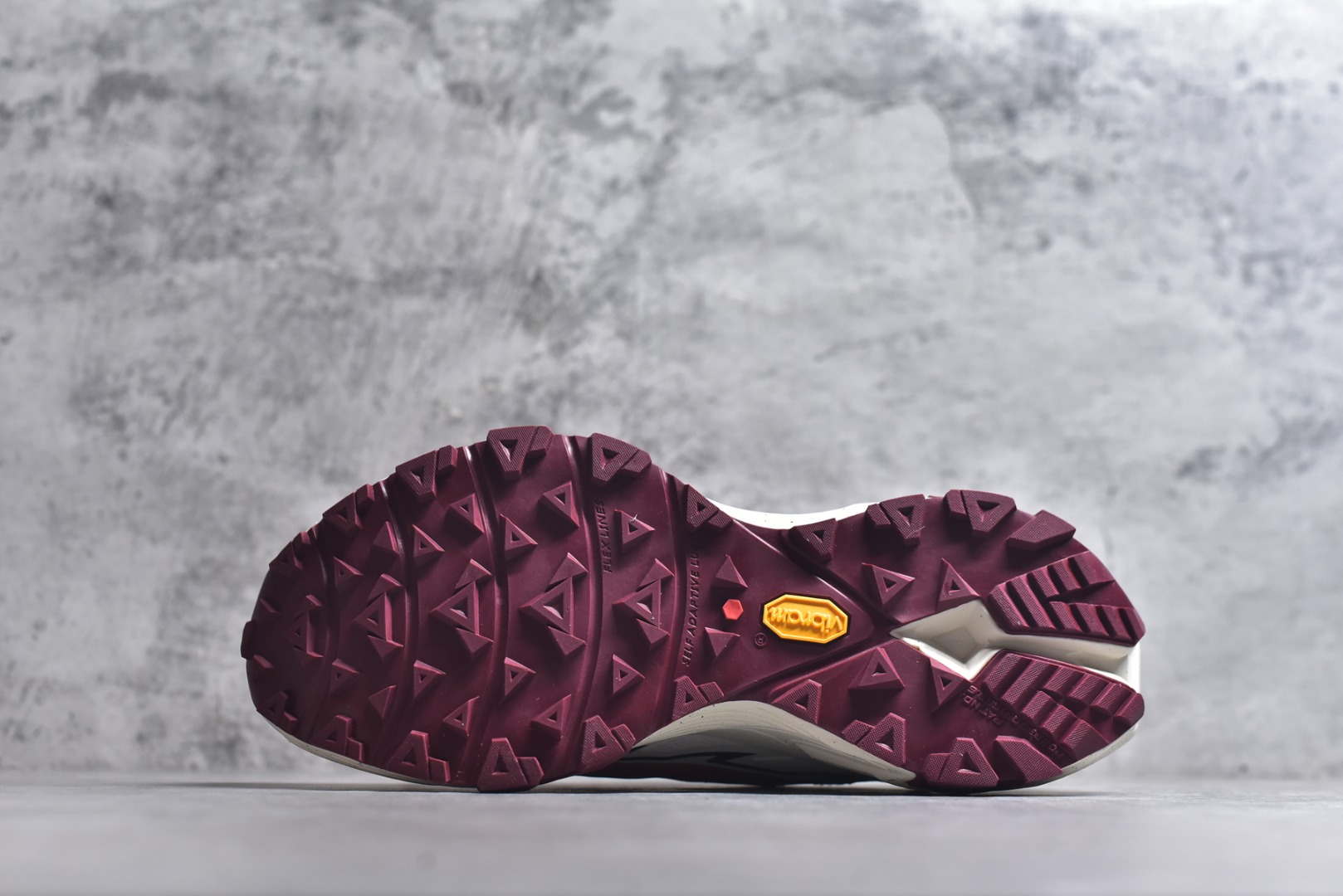 图片[6]-#凯乐石 KAILAS FUGA EX3厚底缓冲徒步跑山网布TPU减震防滑透气包裹性抗冲击轻便回弹 低帮 超强抓地力徒步跑步鞋 BOA适配系统 通过旋钮一键实现快速调节松紧 快速穿脱 YIBRAM MEGAGRIP湿地止滑大底 提供强劲抓地力 驾驭干湿路面 ECCEVAI 厚底回弹中底 缓冲回弹 泵感十足 更抓地 减少消耗-前掌加宽4% 后跟加宽15% 更缓震久跑不累-缓震回弹提升20% 更稳定 减少关节伤害-加高和梯形设计加宽 更包裹 更舒适-楦型升级 加强脚背中腰包裹性 货号：KS2513108 尺码：36 36.5 37.5 38 38.5 39 40 40.5 41 42 42.5 43 44 45-选品中心