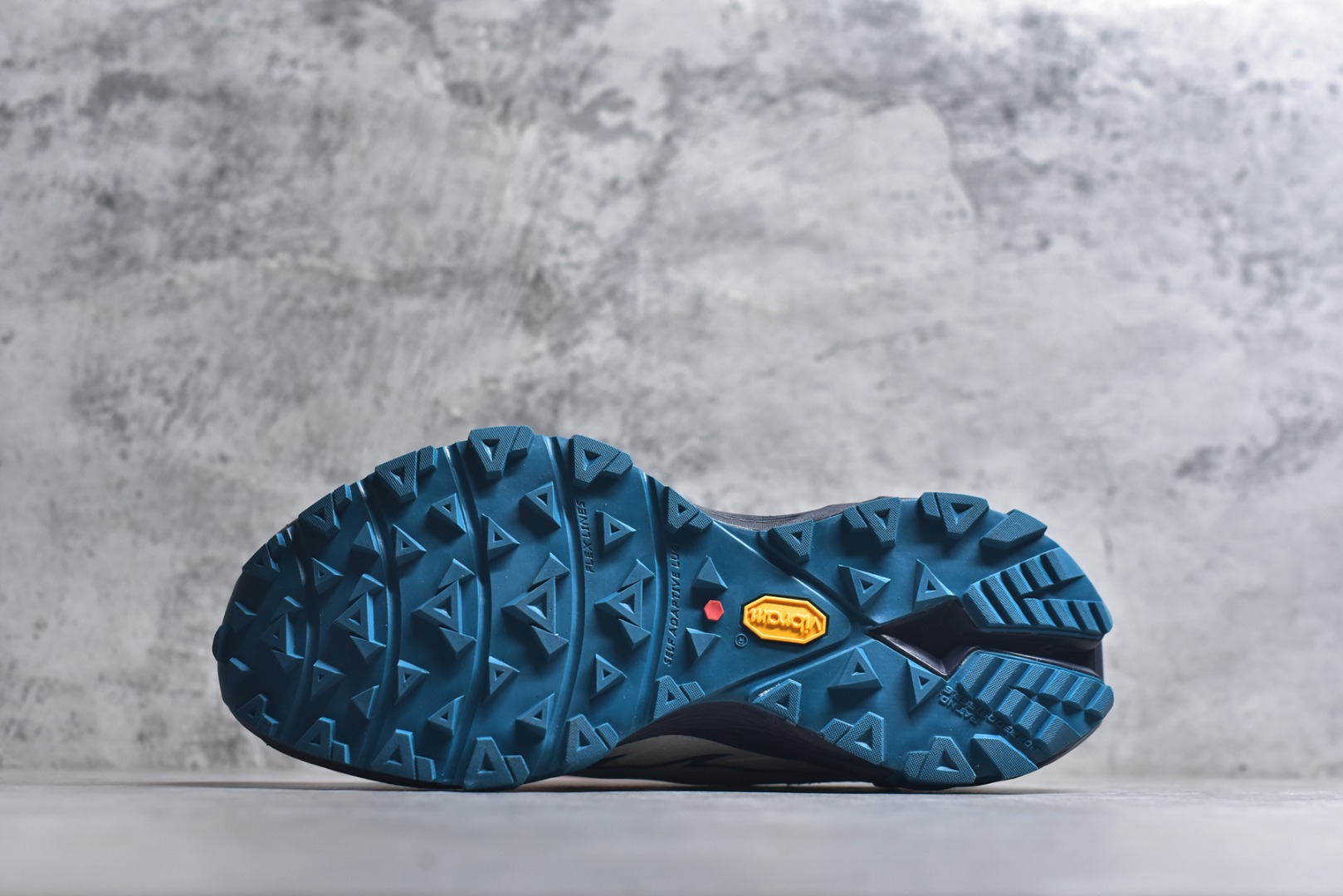 图片[6]-#凯乐石 KAILAS FUGA EX3厚底缓冲徒步跑山网布TPU减震防滑透气包裹性抗冲击轻便回弹 低帮 超强抓地力徒步跑步鞋 BOA适配系统 通过旋钮一键实现快速调节松紧 快速穿脱 YIBRAM MEGAGRIP湿地止滑大底 提供强劲抓地力 驾驭干湿路面 ECCEVAI 厚底回弹中底 缓冲回弹 泵感十足 更抓地 减少消耗-前掌加宽4% 后跟加宽15% 更缓震久跑不累-缓震回弹提升20% 更稳定 减少关节伤害-加高和梯形设计加宽 更包裹 更舒适-楦型升级 加强脚背中腰包裹性 货号：KS2513108 尺码：36 36.5 37.5 38 38.5 39 40 40.5 41 42 42.5 43 44 45-选品中心