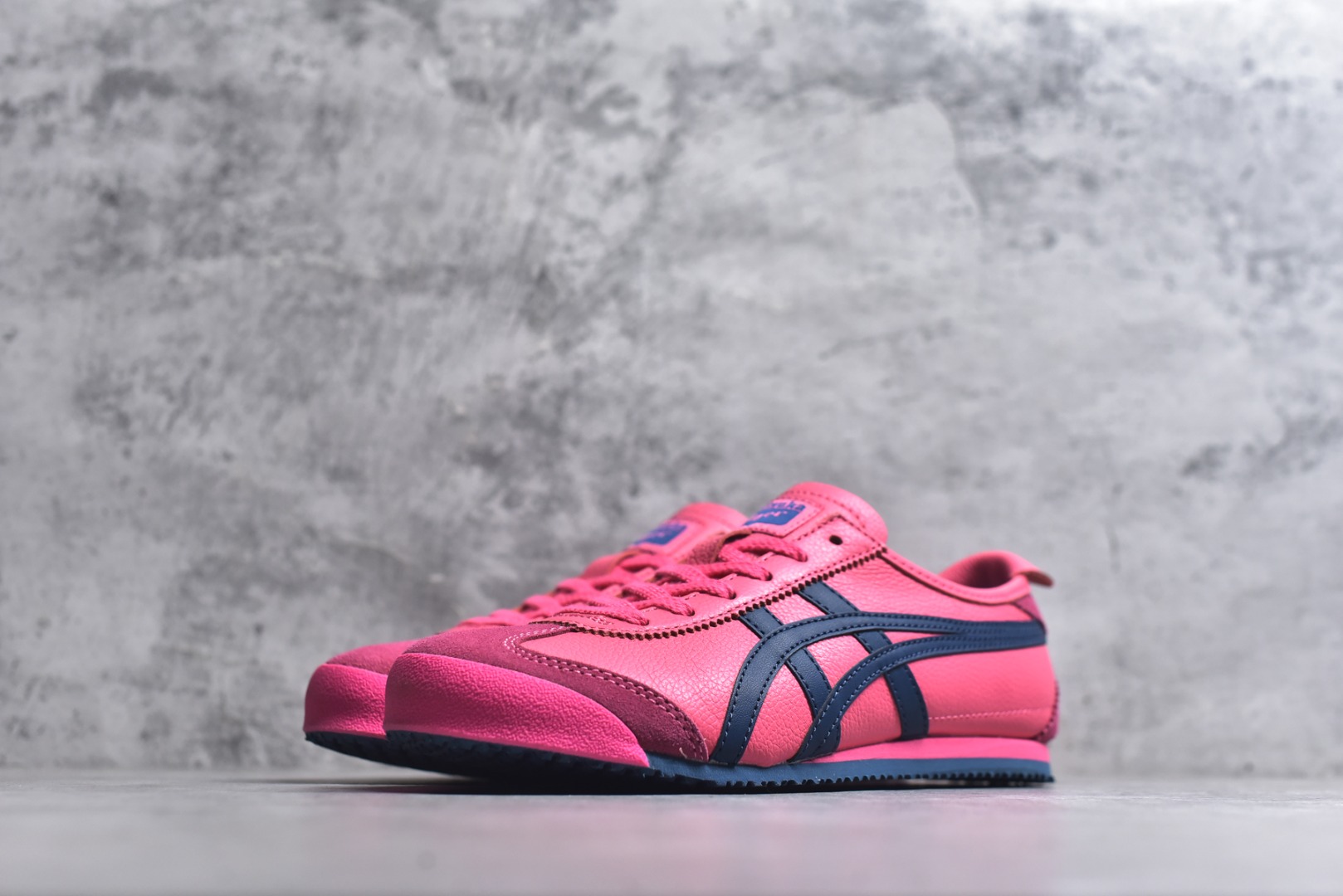 图片[2]-#Onitsuka Tiger鬼塚虎 MEXICO 66 进口皮料 一比一复刻 舒适百搭 低帮 板鞋 男女同款 T26玫红 1183B771-700 尺码 35 36 37 37.5 38 39 39.5 40 40.5 41.5 42 42.5 43.5 44 44.5 45-选品中心