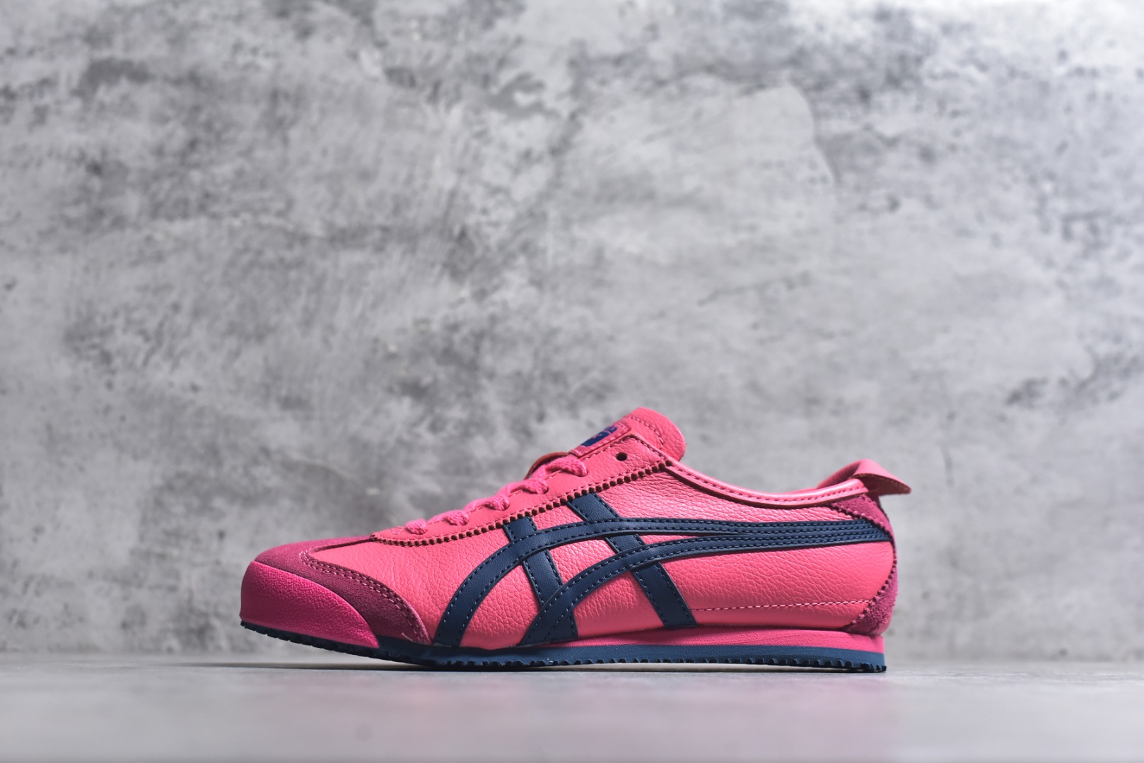 #Onitsuka Tiger鬼塚虎 MEXICO 66 进口皮料 一比一复刻 舒适百搭 低帮 板鞋 男女同款 T26玫红 1183B771-700 尺码 35 36 37 37.5 38 39 39.5 40 40.5 41.5 42 42.5 43.5 44 44.5 45-选品中心