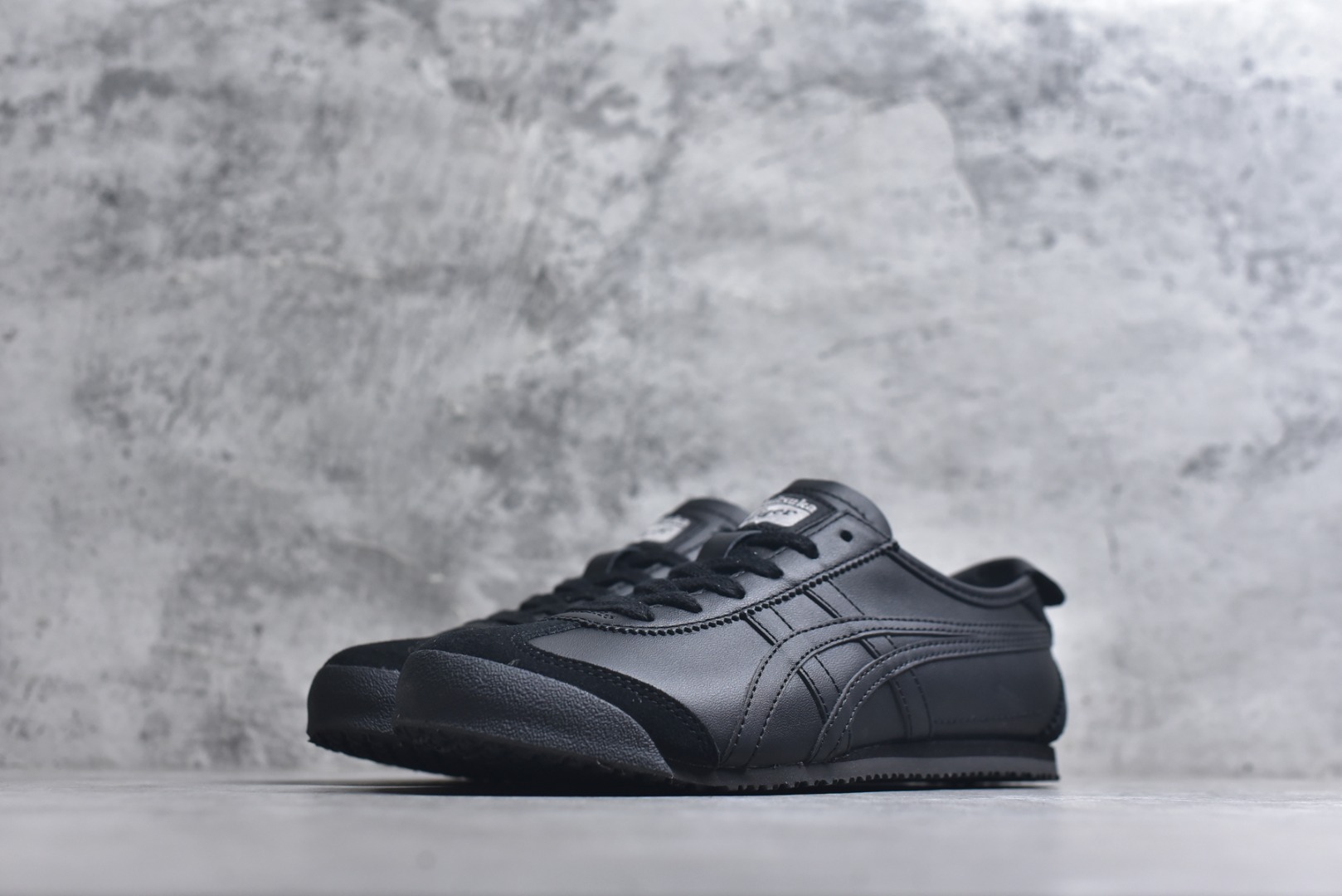 图片[2]-#Onitsuka Tiger鬼塚虎 MEXICO 66 进口皮料 一比一复刻 舒适百搭 低帮 板鞋 男女同款 T18全黑 1183C102-002 尺码 35 36 37 37.5 38 39 39.5 40 40.5 41.5 42 42.5 43.5 44 44.5 45-选品中心