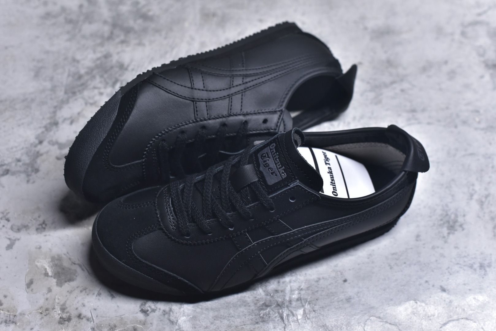 图片[7]-#Onitsuka Tiger鬼塚虎 MEXICO 66 进口皮料 一比一复刻 舒适百搭 低帮 板鞋 男女同款 T18全黑 1183C102-002 尺码 35 36 37 37.5 38 39 39.5 40 40.5 41.5 42 42.5 43.5 44 44.5 45-选品中心