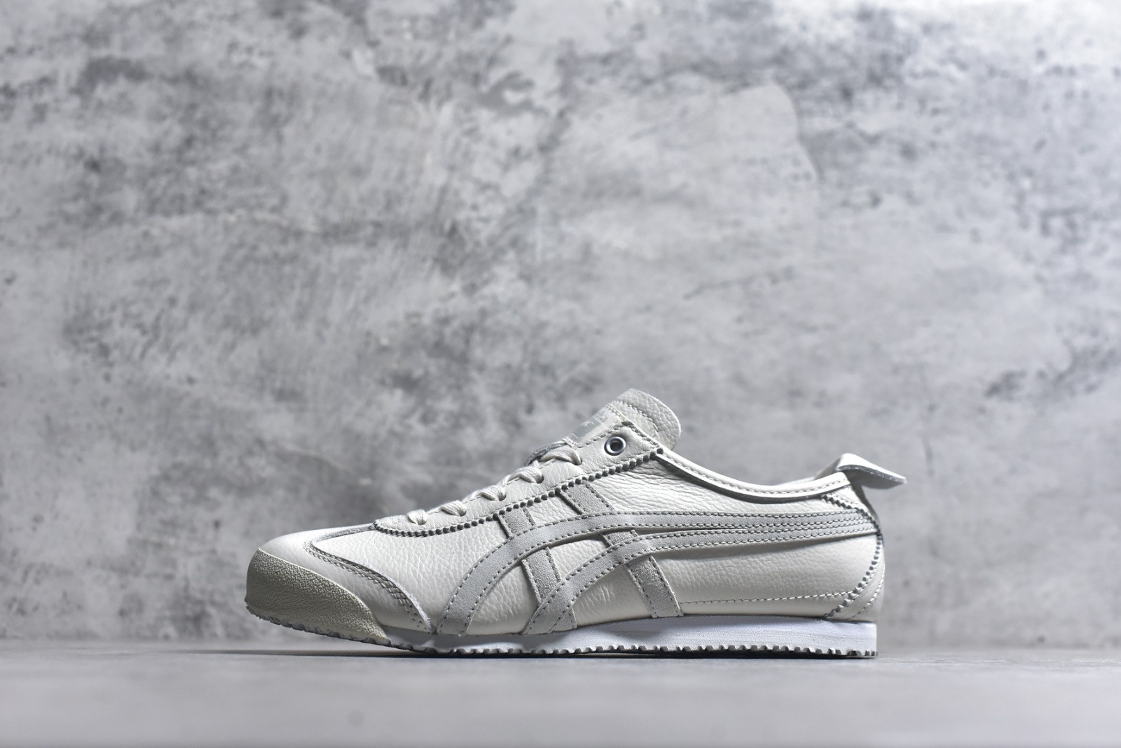 #Onitsuka Tiger鬼塚虎 MEXICO 66 进口皮料 一比一复刻 舒适百搭 低帮 板鞋 男女同款 T22米灰 1183A942-101 尺码 35 36 37 37.5 38 39 39.5 40 40.5 41.5 42 42.5 43.5 44 44.5 45-选品中心