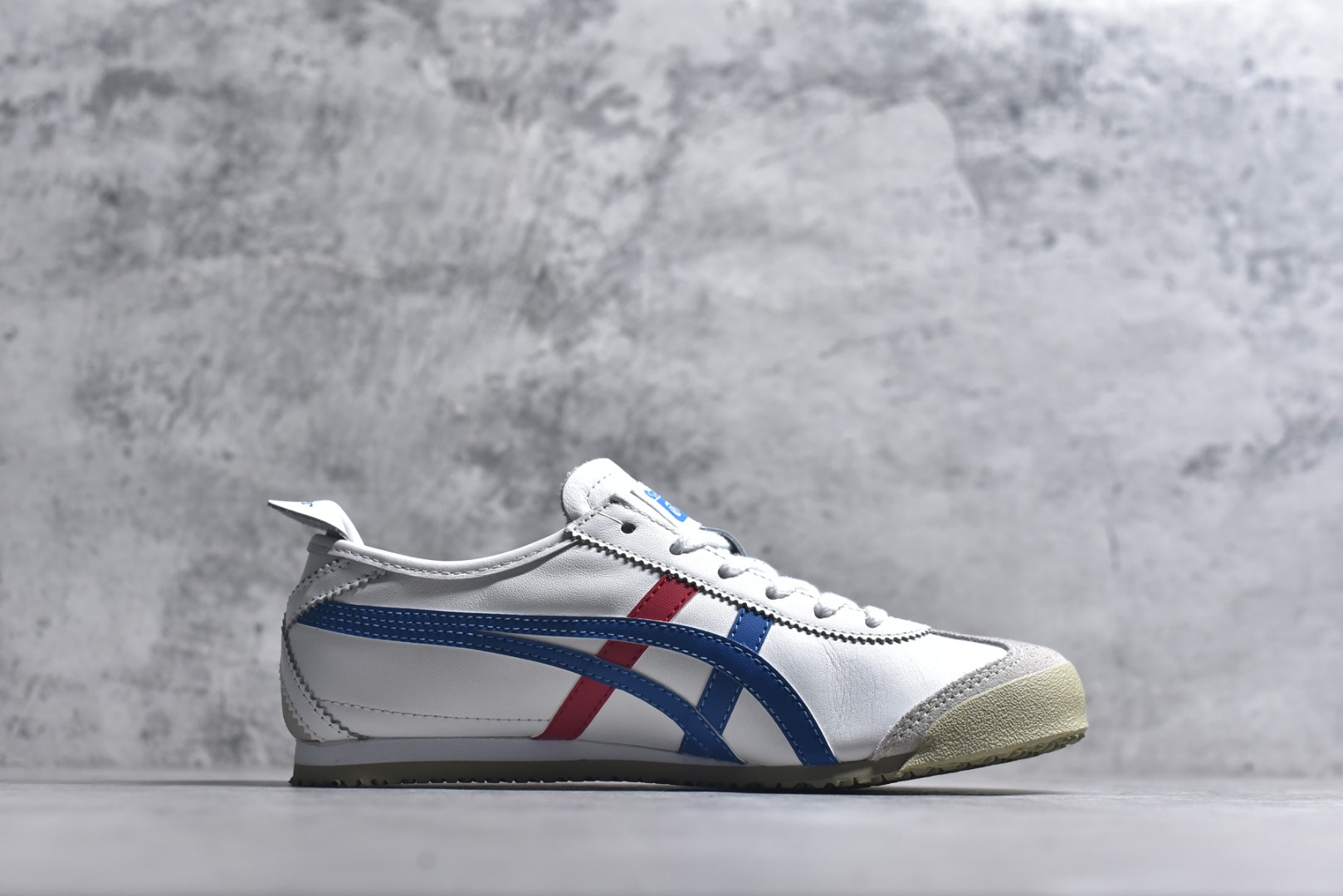 图片[3]-#Onitsuka Tiger鬼塚虎 MEXICO 66 进口皮料 一比一复刻 舒适百搭 低帮 板鞋 男女同款 T10白蓝红 DL408-0146 尺码 35 36 37 37.5 38 39 39.5 40 40.5 41.5 42 42.5 43.5 44 44.5 45-选品中心
