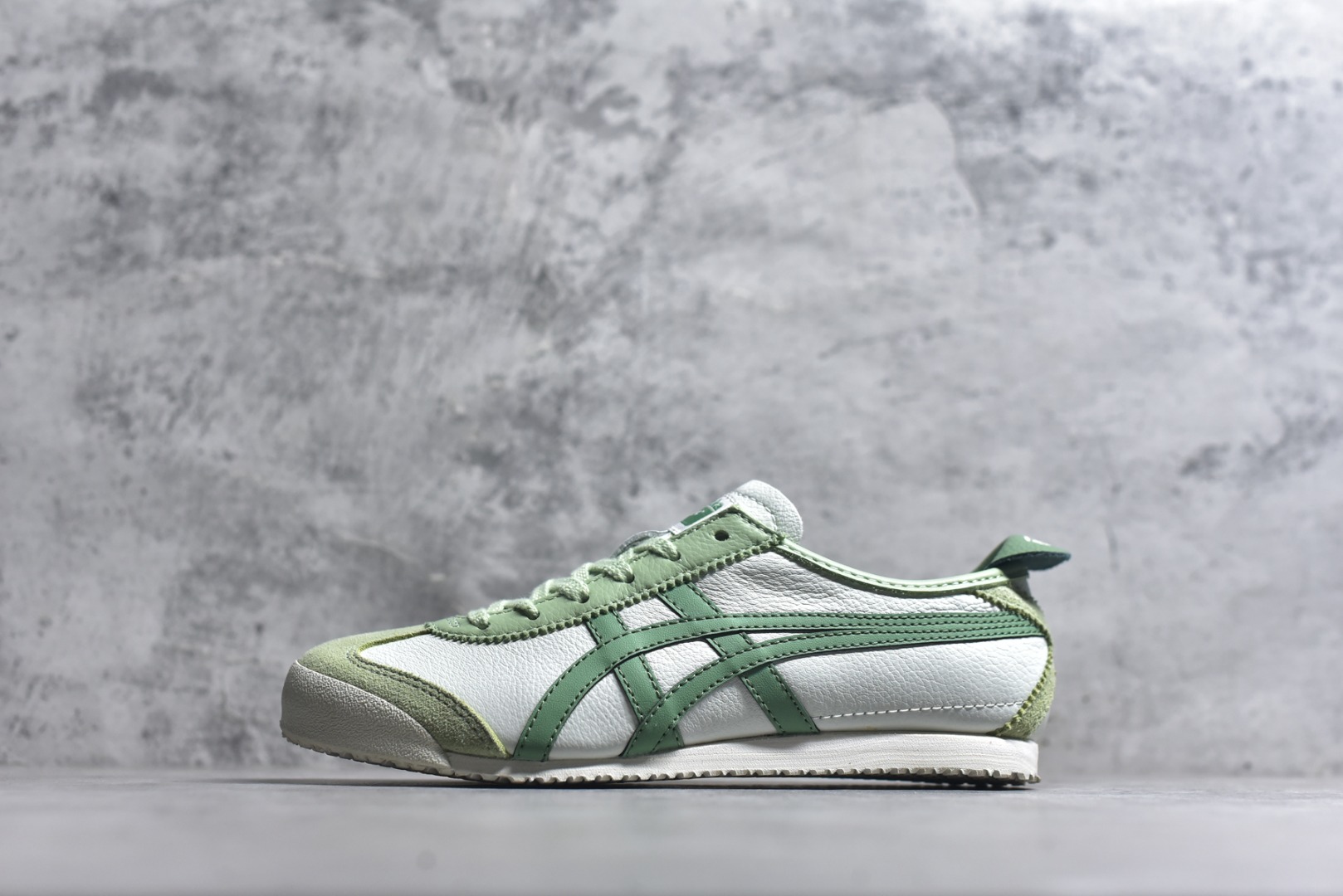 #Onitsuka Tiger鬼塚虎 MEXICO 66 进口皮料 一比一复刻 舒适百搭 低帮 板鞋 男女同款 T20青苹果 1183A201-304 尺码 35 36 37 37.5 38 39 39.5 40 40.5 41.5 42 42.5 43.5 44 44.5 45-选品中心