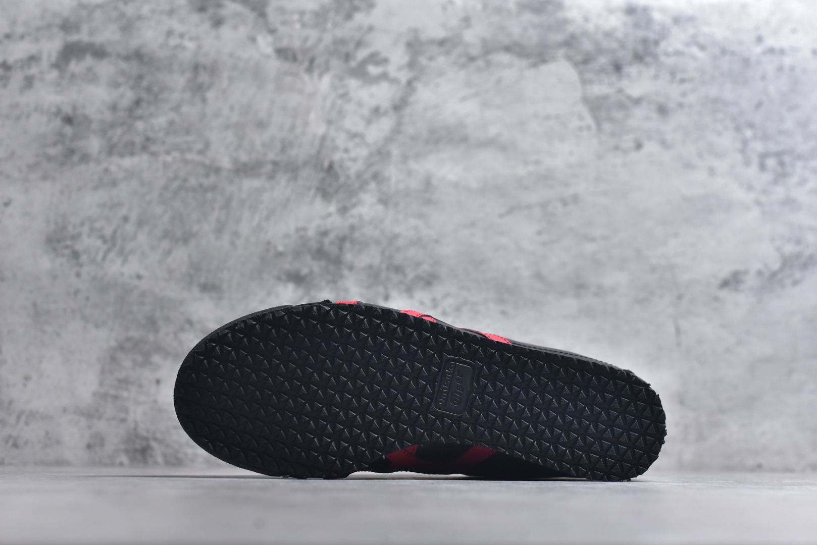 图片[6]-#Onitsuka Tiger鬼塚虎 MEXICO 66 进口皮料 一比一复刻 舒适百搭 低帮 板鞋 男女同款 T27黑红 1183C102-004 尺码 35 36 37 37.5 38 39 39.5 40 40.5 41.5 42 42.5 43.5 44 44.5 45-选品中心