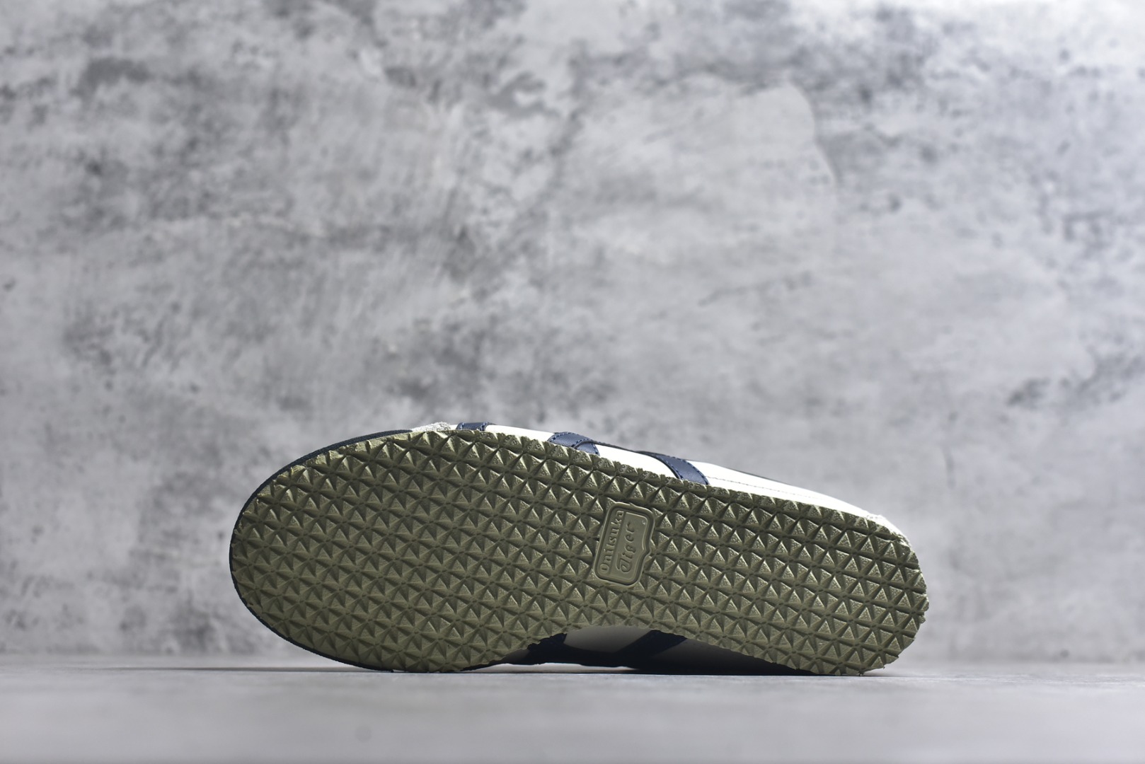 图片[6]-#Onitsuka Tiger鬼塚虎 MEXICO 66 进口皮料 一比一复刻 舒适百搭 低帮 板鞋 男女同款 T5米灰藏青 1183C102-200尺码 35 36 37 37.5 38 39 39.5 40 40.5 41.5 42 42.5 43.5 44 44.5 45-选品中心