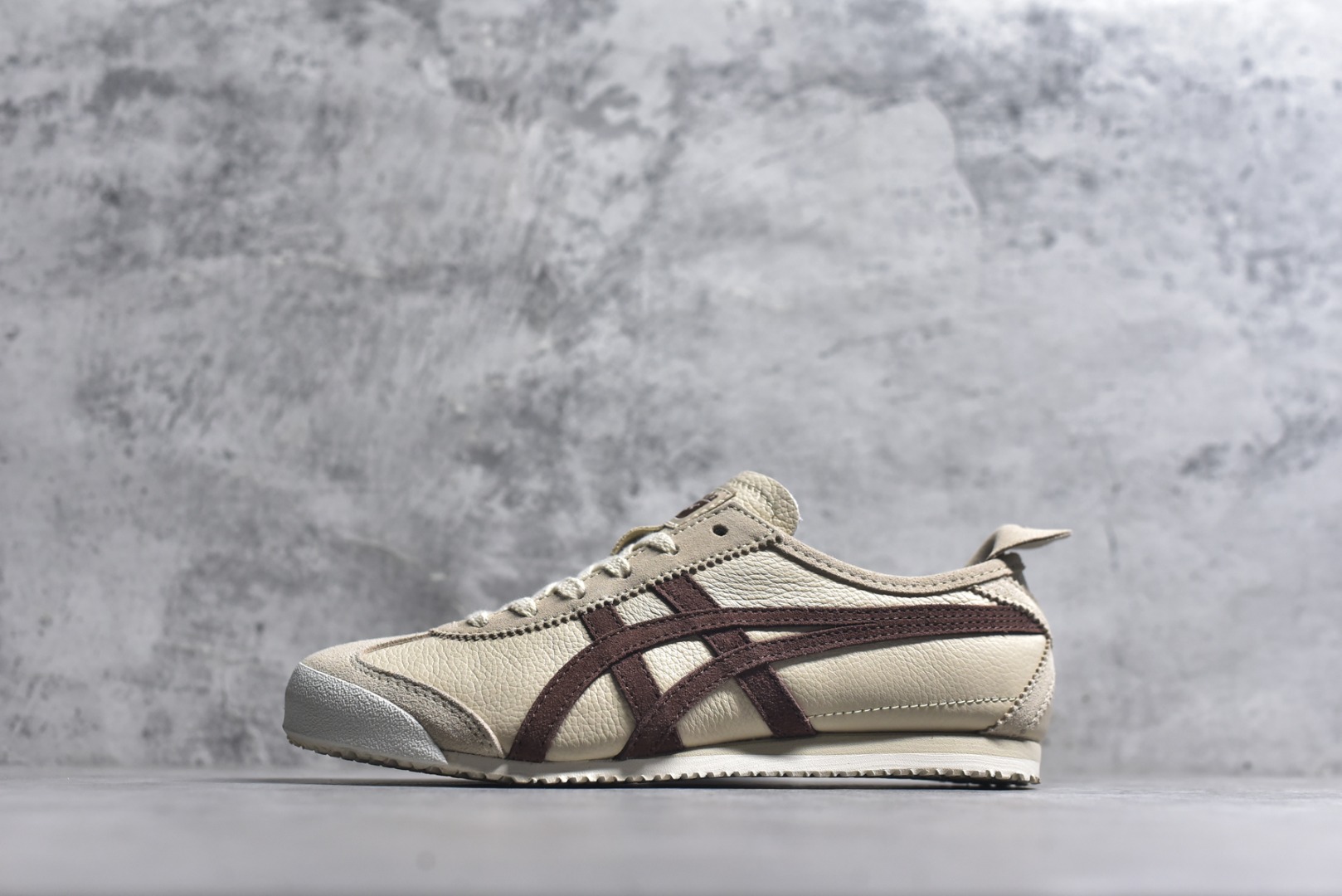 #Onitsuka Tiger鬼塚虎 MEXICO 66 进口皮料 一比一复刻 舒适百搭 低帮 板鞋 男女同款 T7米色咖啡 1183B391-251 尺码 35 36 37 37.5 38 39 39.5 40 40.5 41.5 42 42.5 43.5 44 44.5 45-选品中心
